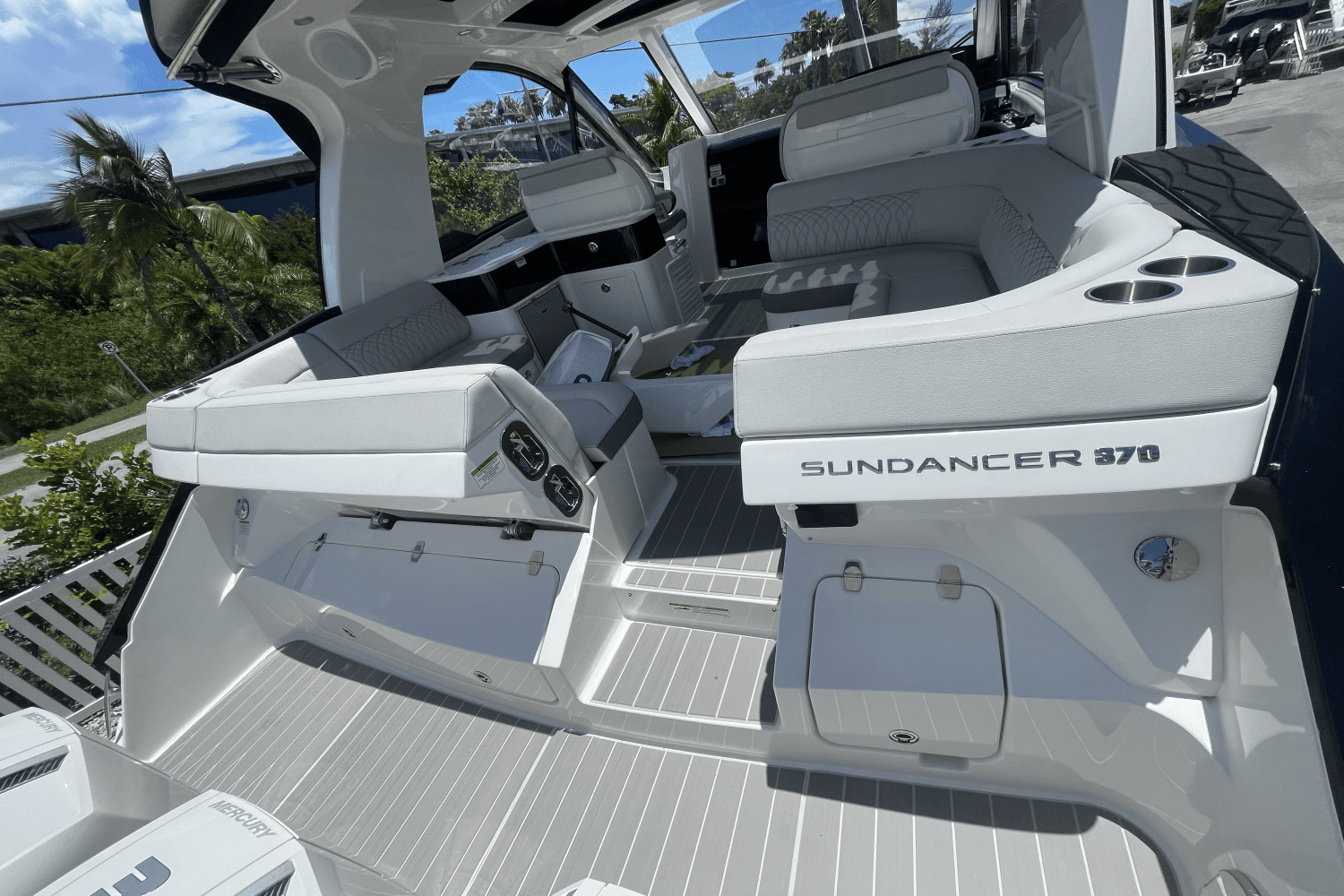 2025 Sea Ray Sundancer 370 Outboard Image Thumbnail #4