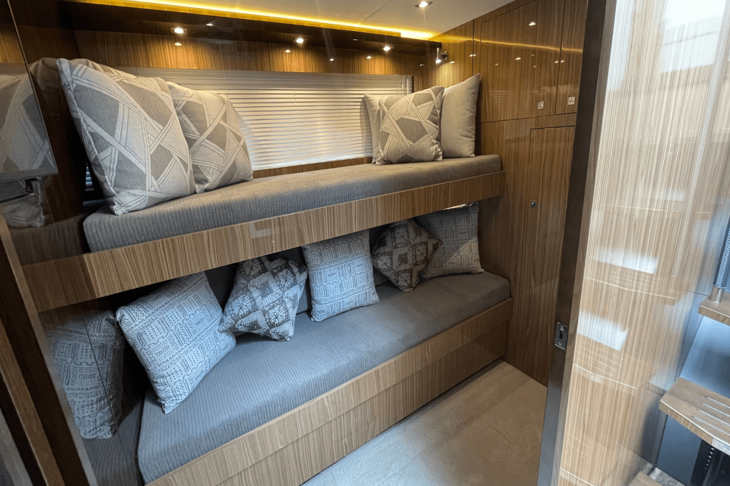 2024 Cruisers Yachts 60 Fly Image Thumbnail #29