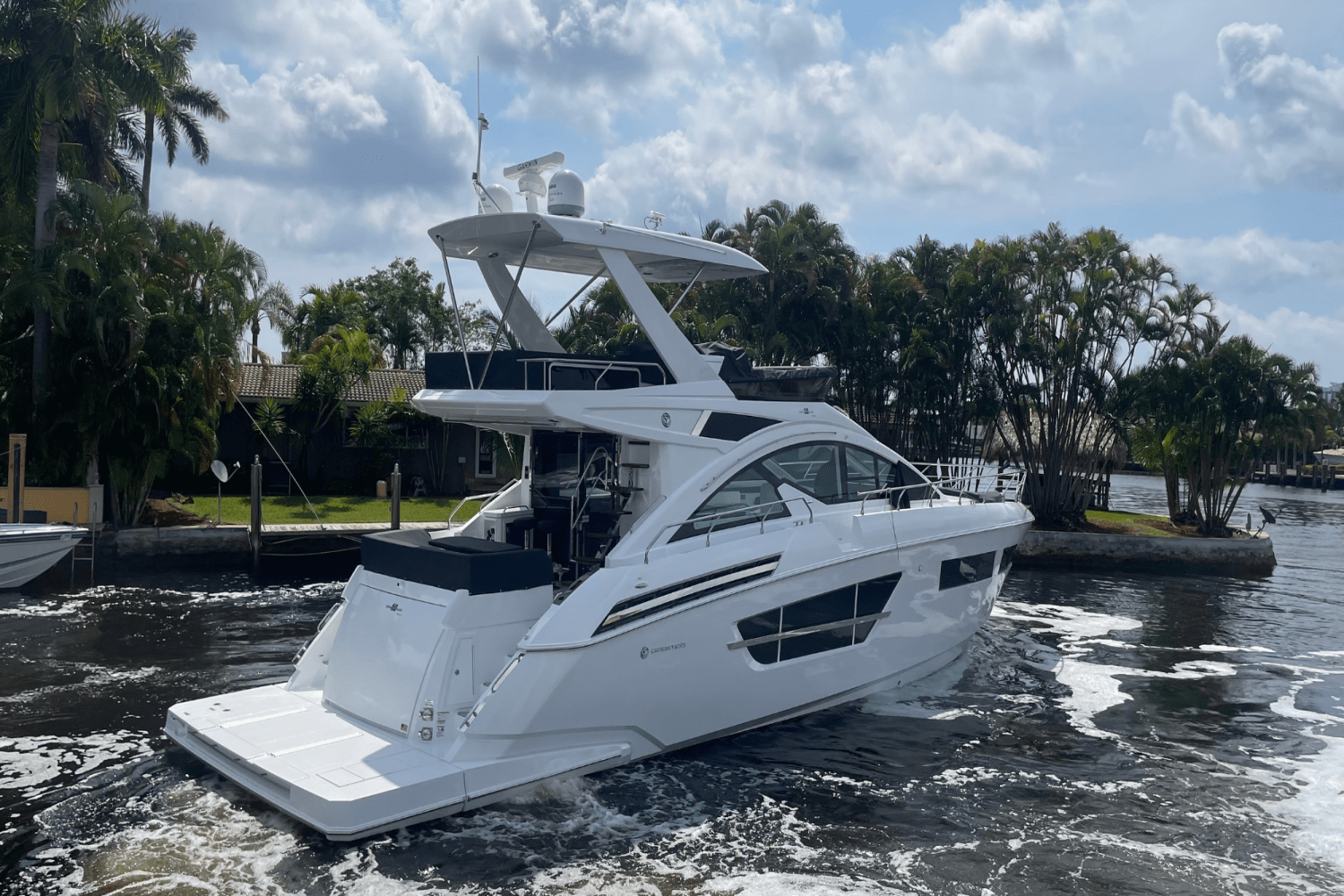 2024 Cruisers Yachts 60 Fly Image Thumbnail #3