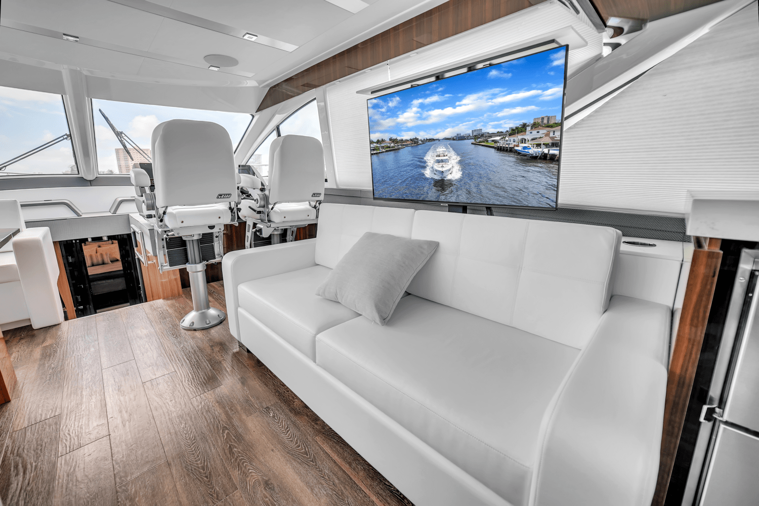 2024 Cruisers Yachts 60 Fly Image Thumbnail #32