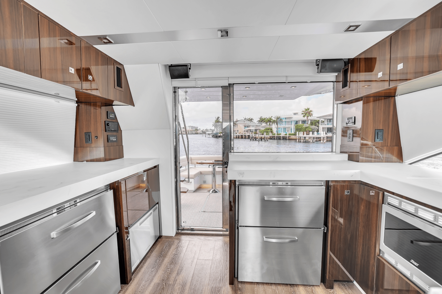 2024 Cruisers Yachts 60 Fly Image Thumbnail #29