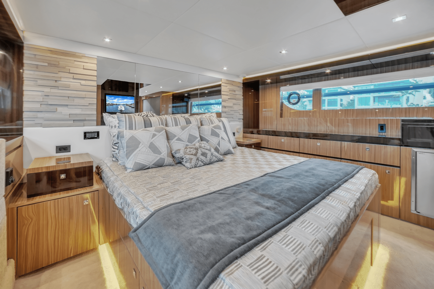 2024 Cruisers Yachts 60 Fly Image Thumbnail #58