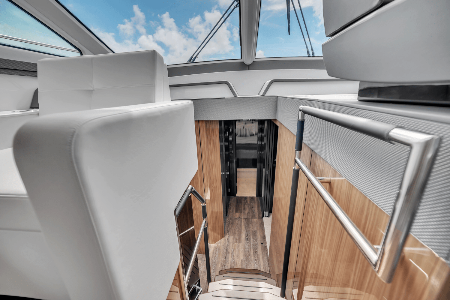 2024 Cruisers Yachts 60 Fly Image Thumbnail #41