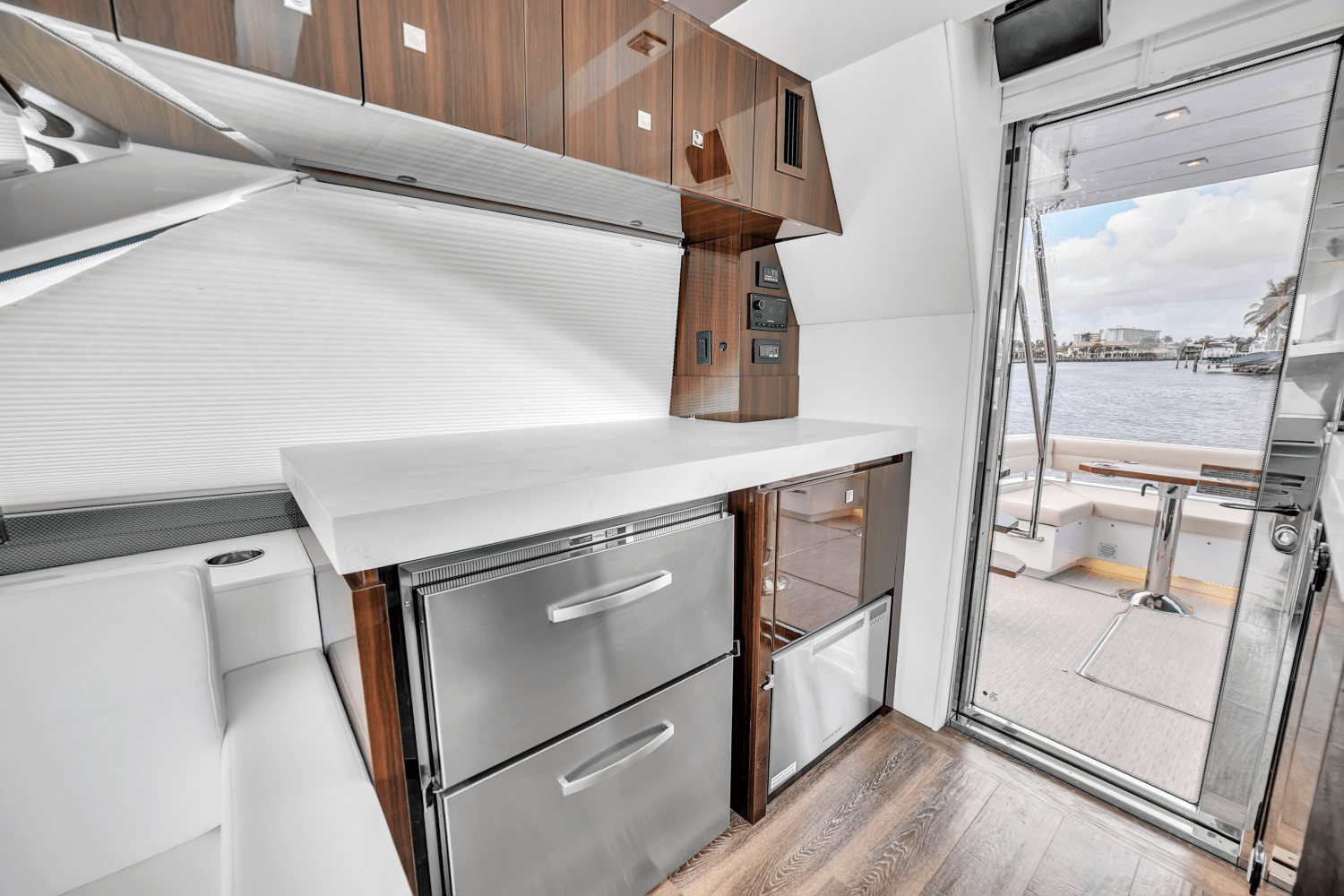 2024 Cruisers Yachts 60 Fly Image Thumbnail #28