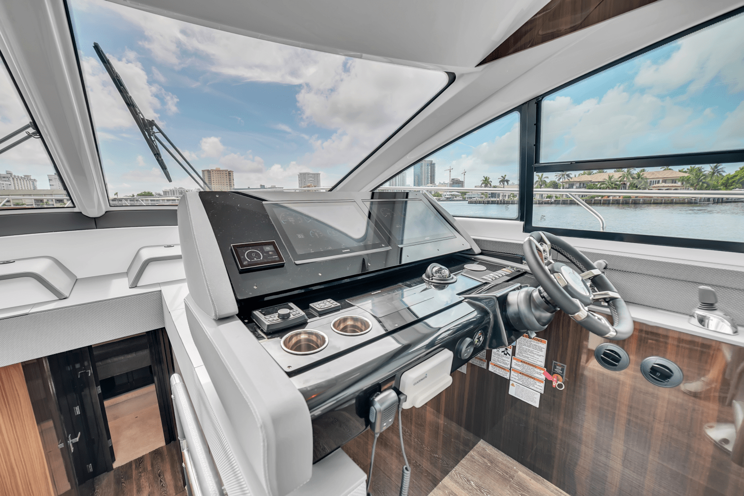 2024 Cruisers Yachts 60 Fly Image Thumbnail #37