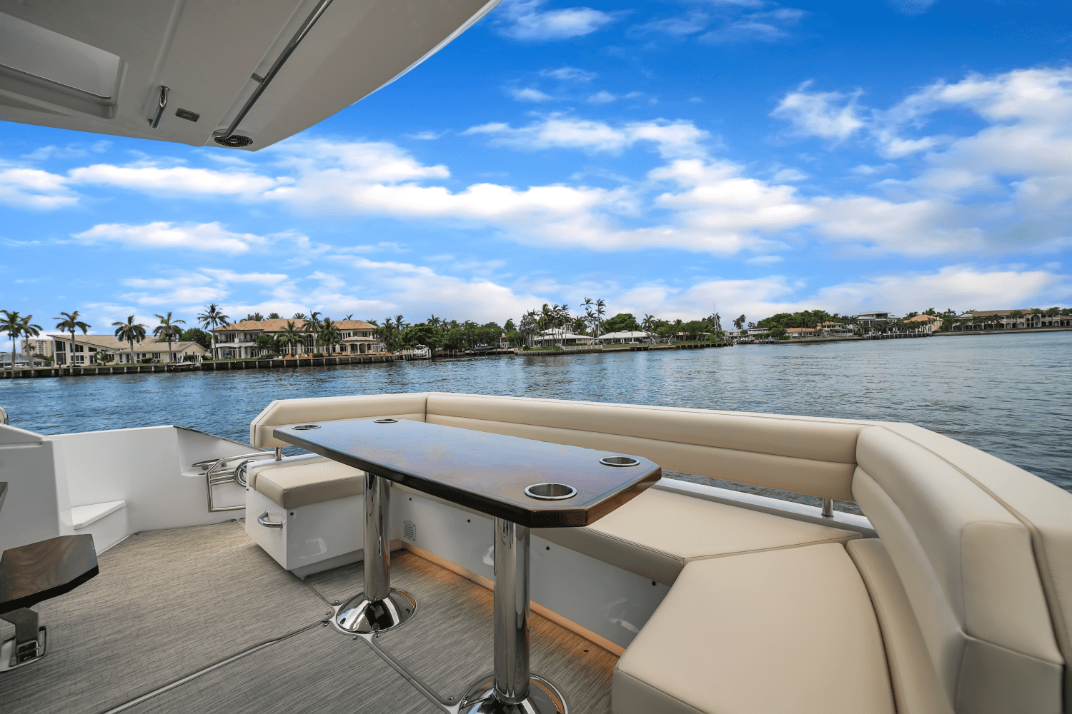 2024 Cruisers Yachts 60 Fly Image Thumbnail #11