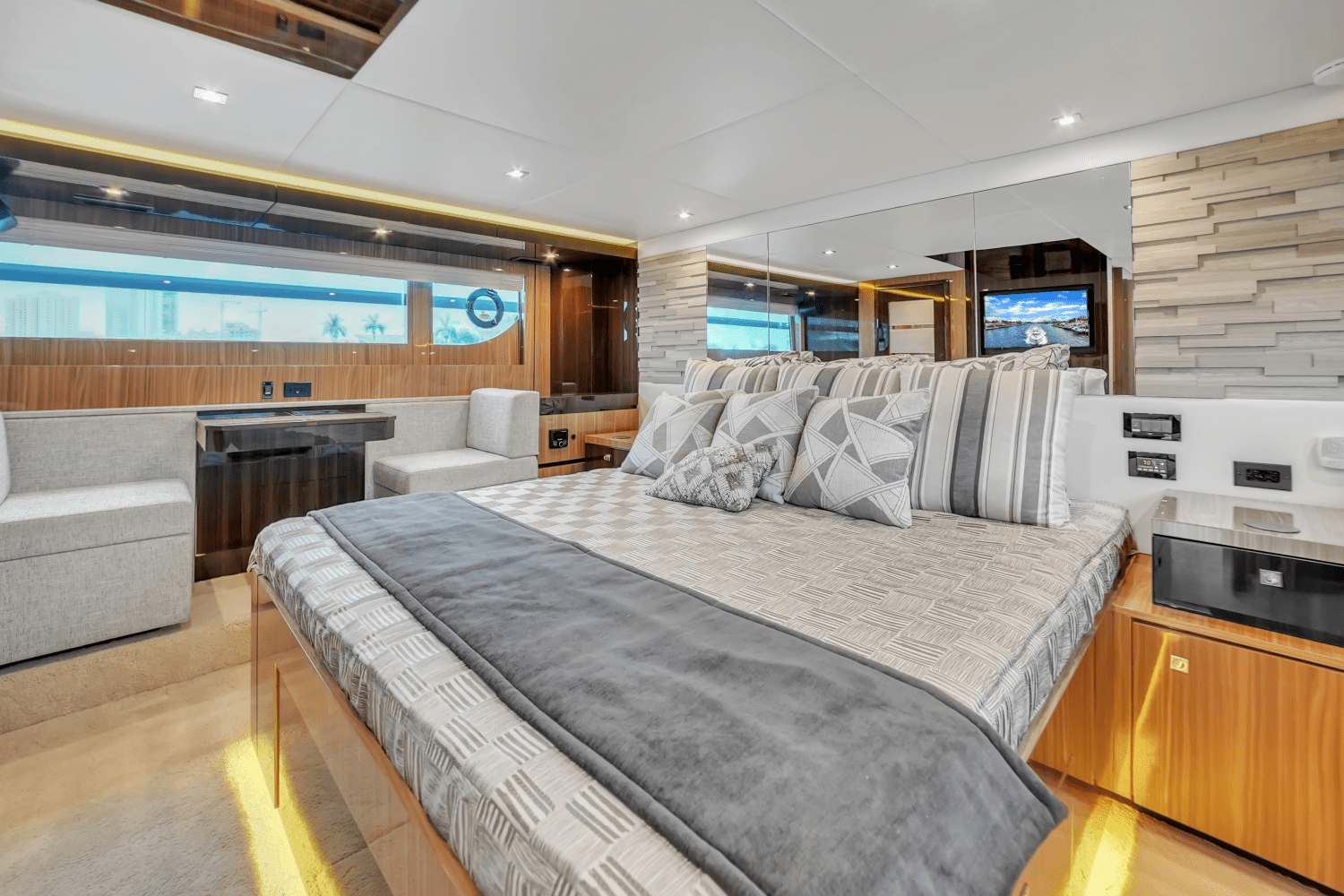 2024 Cruisers Yachts 60 Fly Image Thumbnail #56