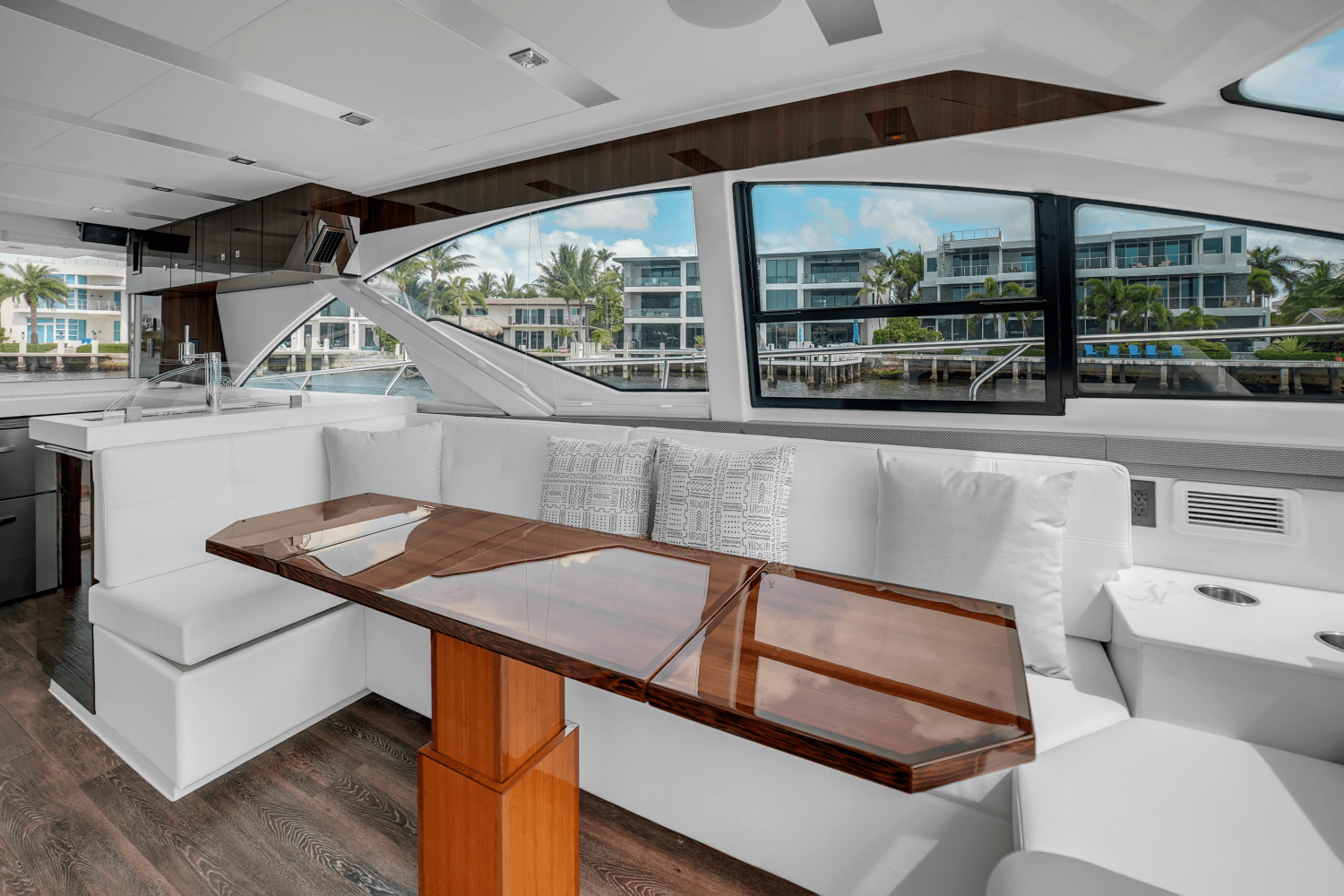 2024 Cruisers Yachts 60 Fly Image Thumbnail #34