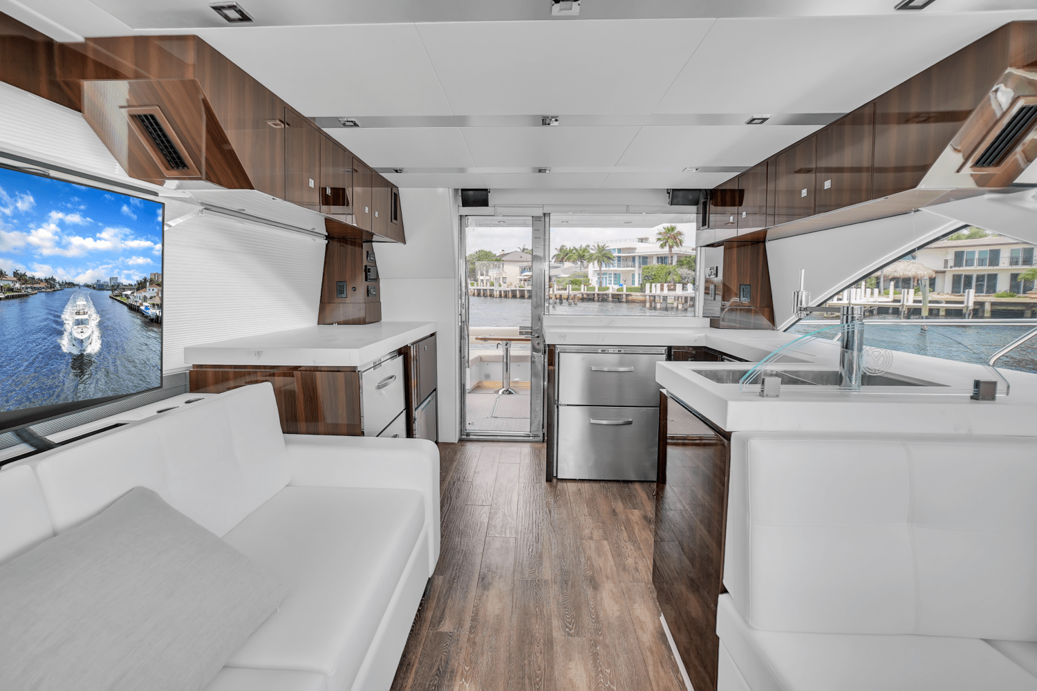 2024 Cruisers Yachts 60 Fly Image Thumbnail #31