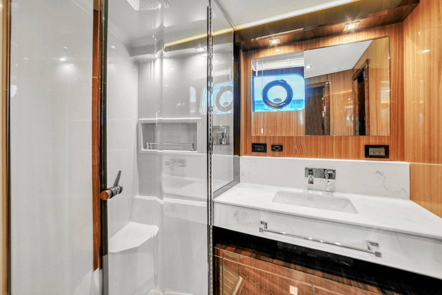 2024 Cruisers Yachts 60 Fly Image Thumbnail #55