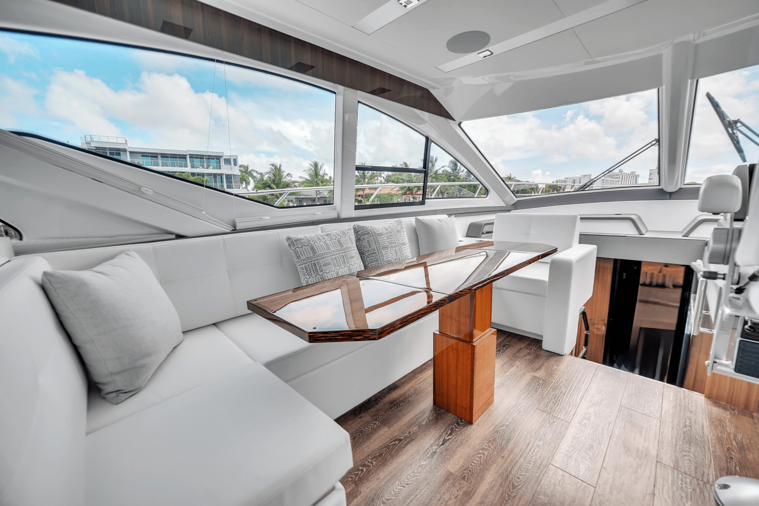 2024 Cruisers Yachts 60 Fly Image Thumbnail #33