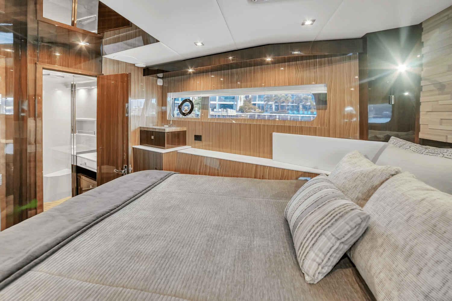 2024 Cruisers Yachts 60 Fly Image Thumbnail #50