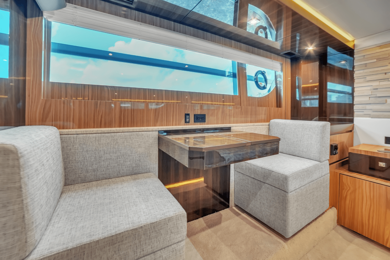 2024 Cruisers Yachts 60 Fly Image Thumbnail #57