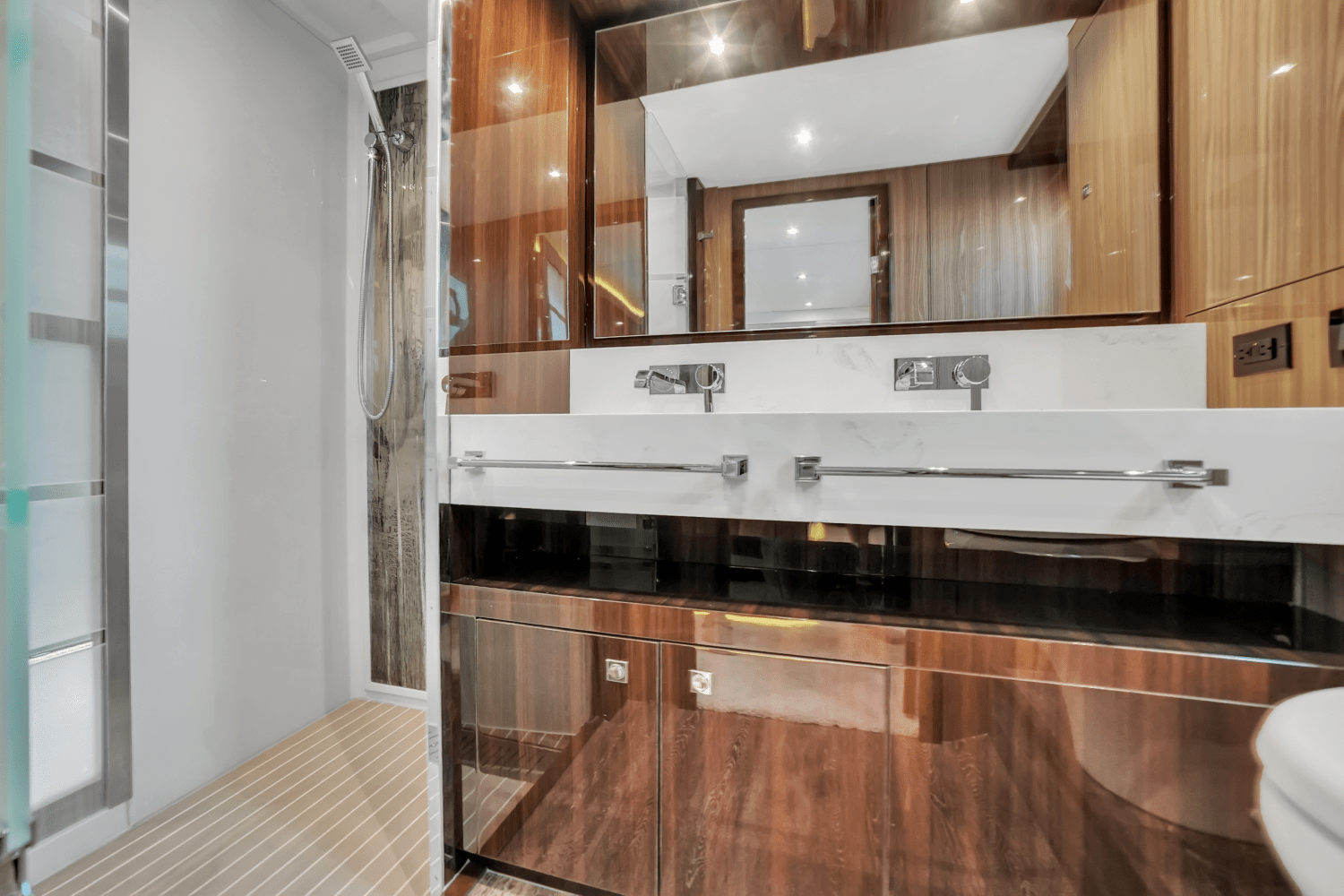 2024 Cruisers Yachts 60 Fly Image Thumbnail #64