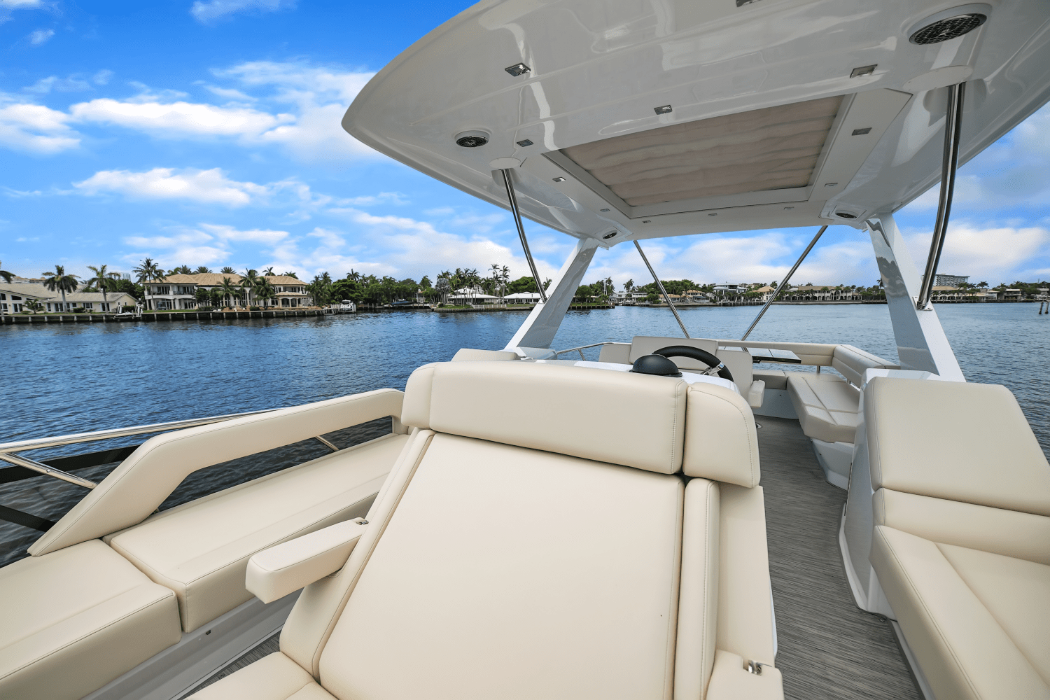 2024 Cruisers Yachts 60 Fly Image Thumbnail #20