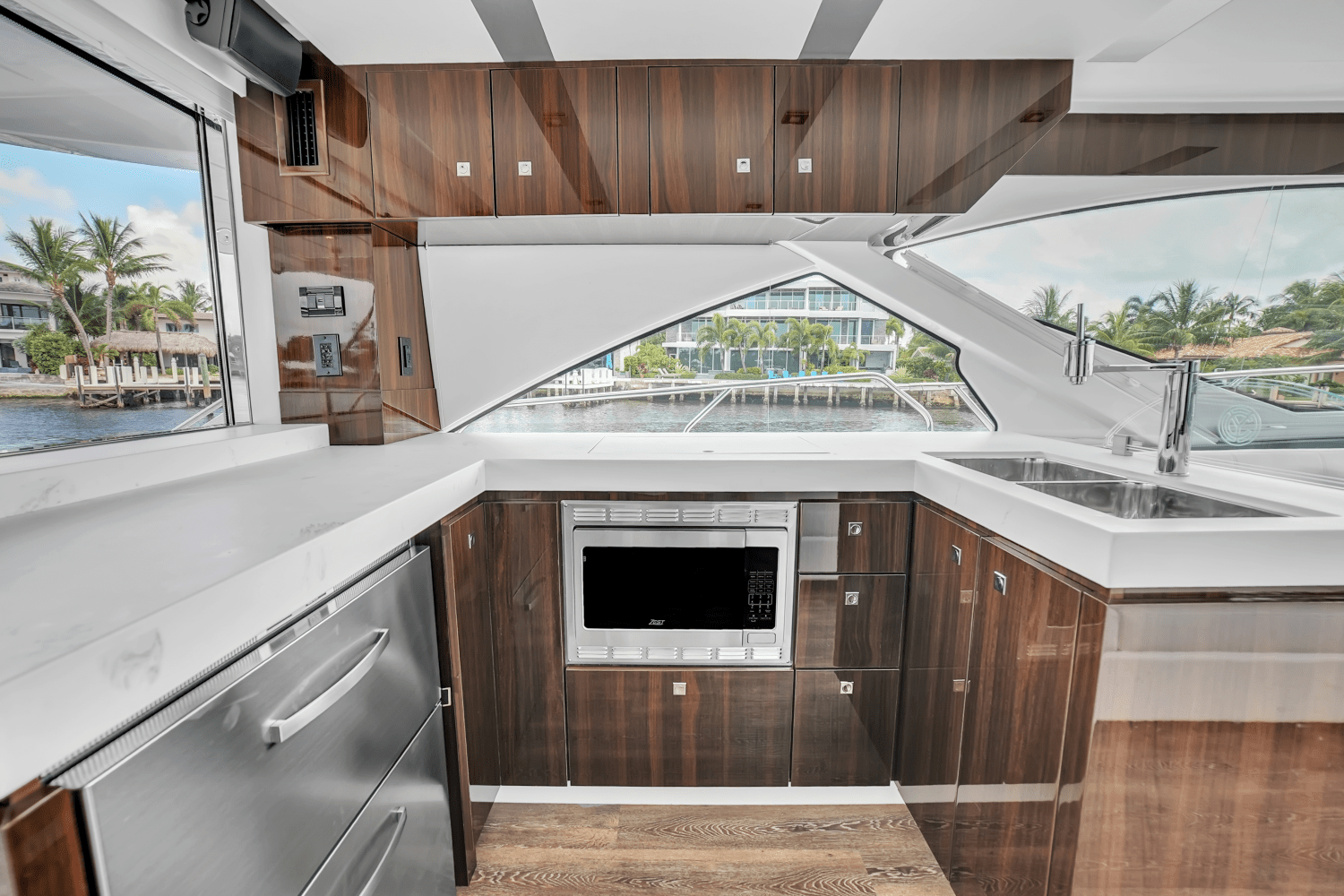 2024 Cruisers Yachts 60 Fly Image Thumbnail #27