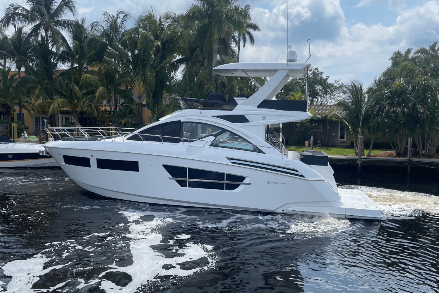 2024 Cruisers Yachts 60 Fly Image Thumbnail #9