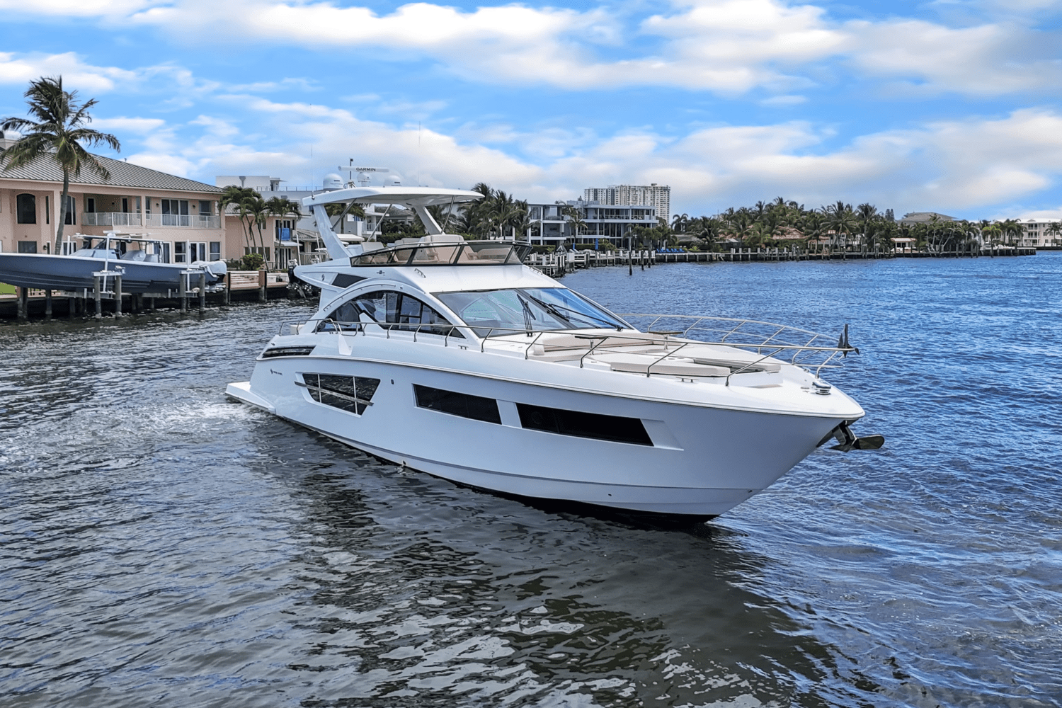 2024 Cruisers Yachts 60 Fly