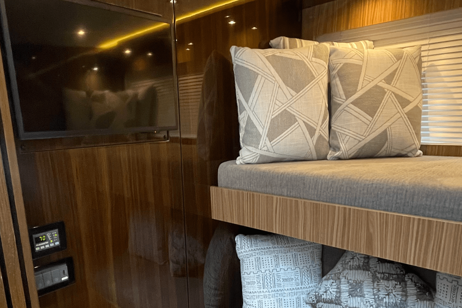 2024 Cruisers Yachts 60 Fly Image Thumbnail #30