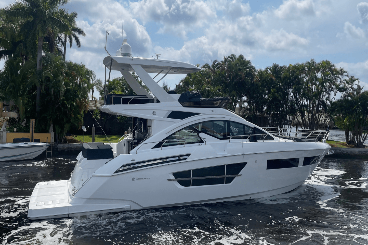 2024 Cruisers Yachts 60 Fly Image Thumbnail #1