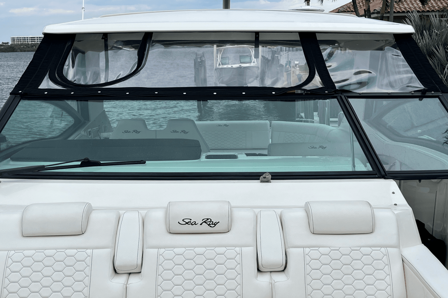 2020 Sea Ray 320 SUNDANCER Image Thumbnail #8