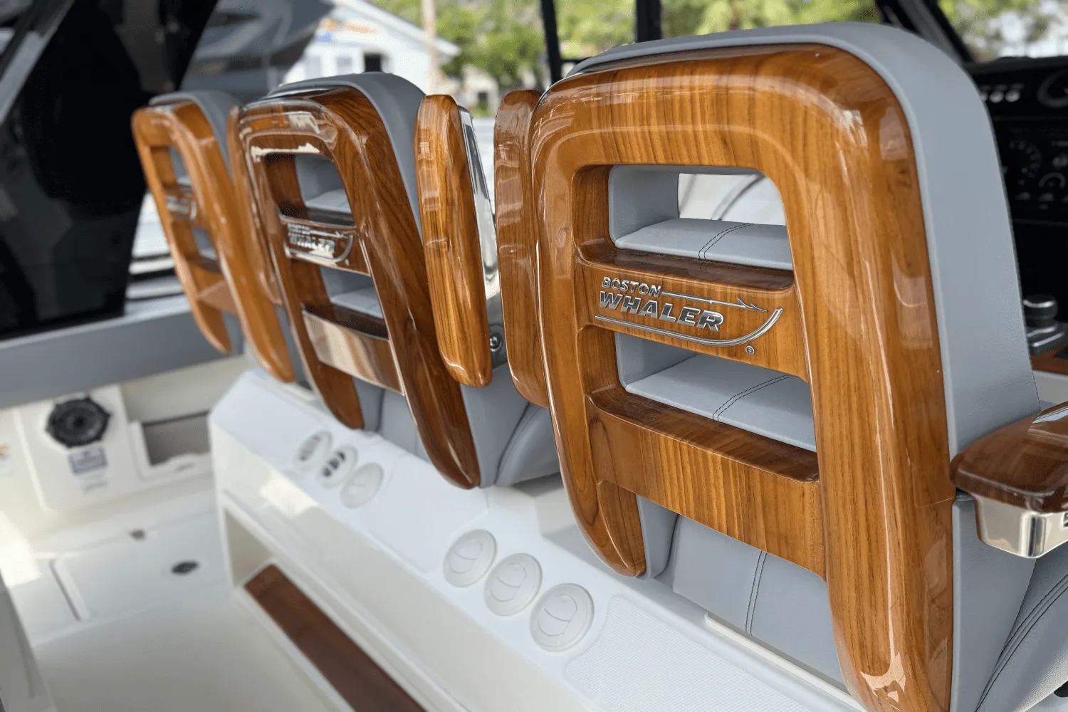 2025 Boston Whaler 420 Outrage Image Thumbnail #16