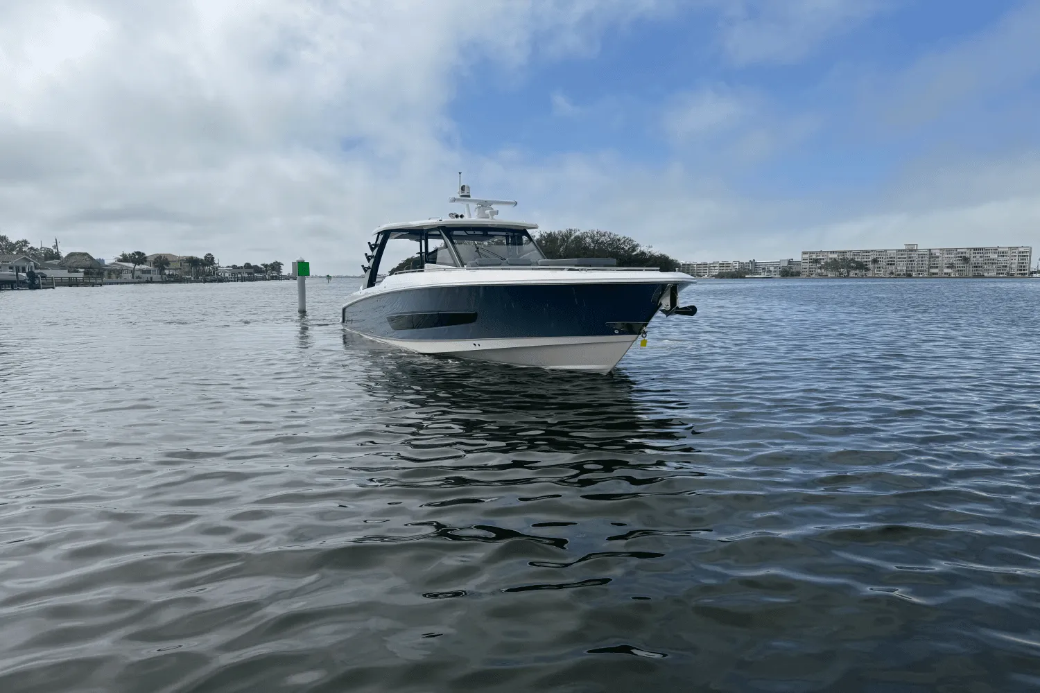 2025 Boston Whaler 420 Outrage Image Thumbnail #3