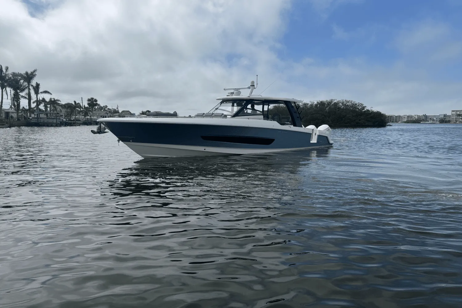 2025 Boston Whaler 420 Outrage Image Thumbnail #7