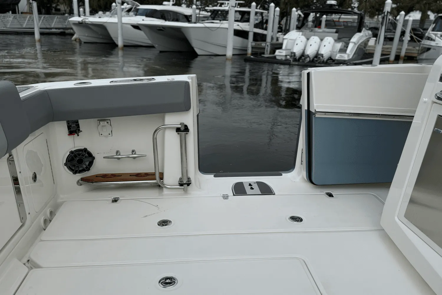 2025 Boston Whaler 420 Outrage Image Thumbnail #25