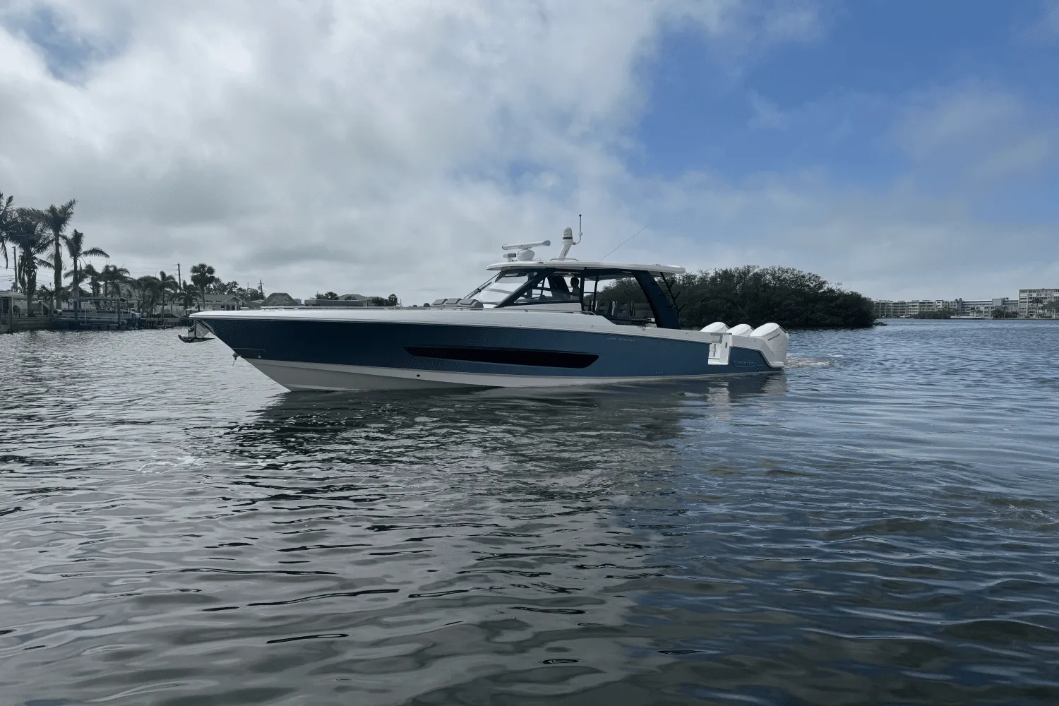 2025 Boston Whaler 420 Outrage Image Thumbnail #8