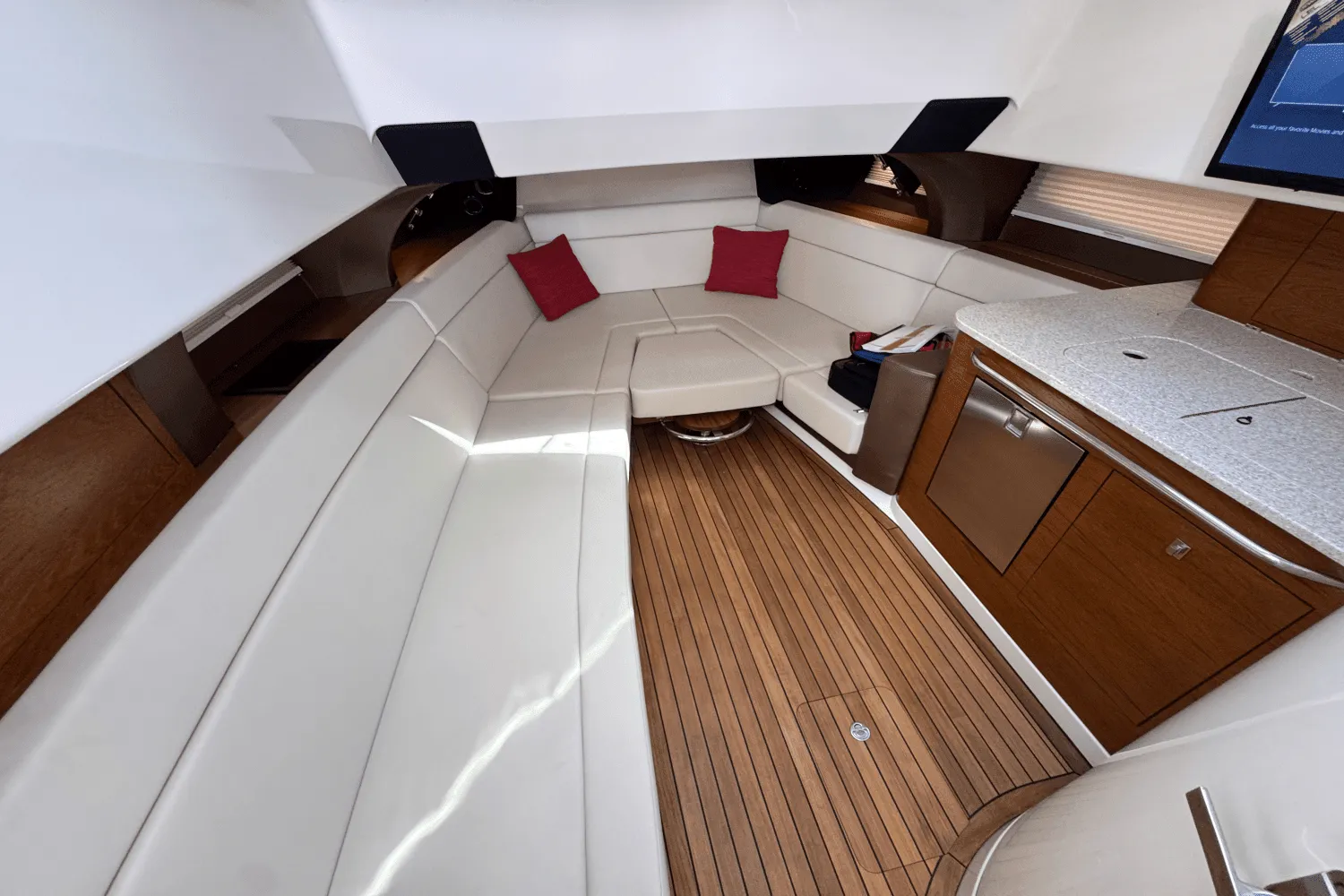 2025 Boston Whaler 420 Outrage Image Thumbnail #31
