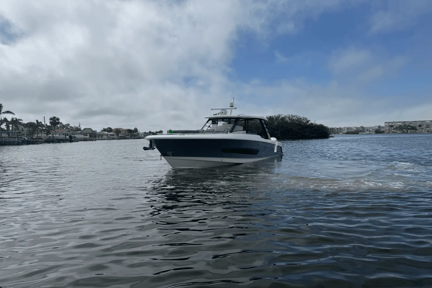 2025 Boston Whaler 420 Outrage Image Thumbnail #5