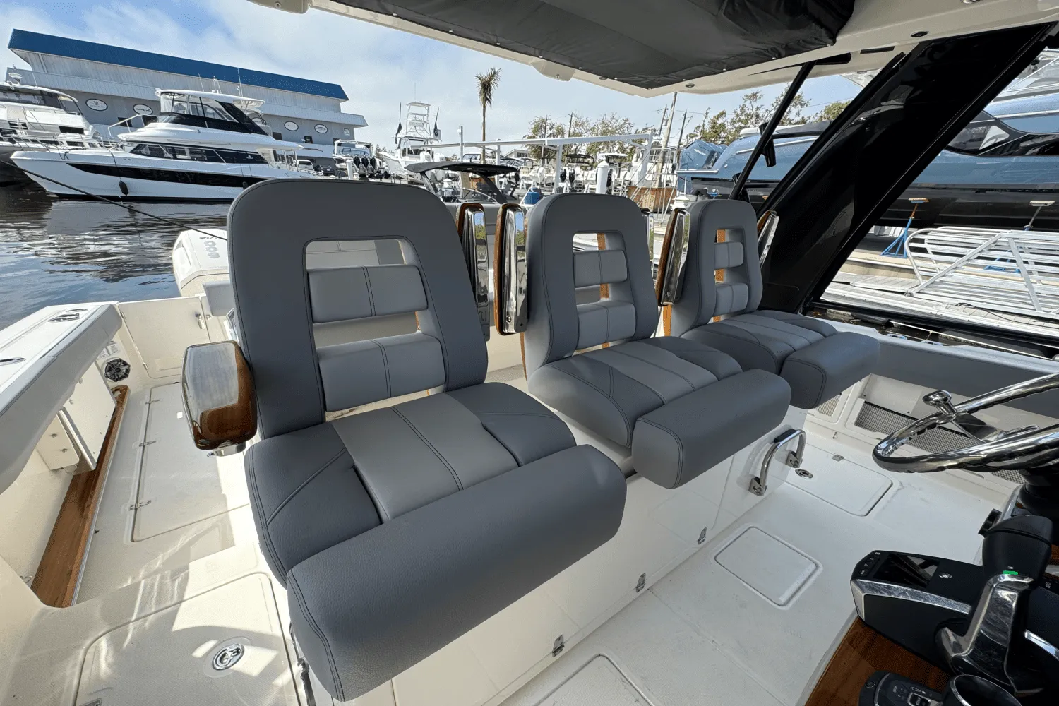 2025 Boston Whaler 420 Outrage Image Thumbnail #18