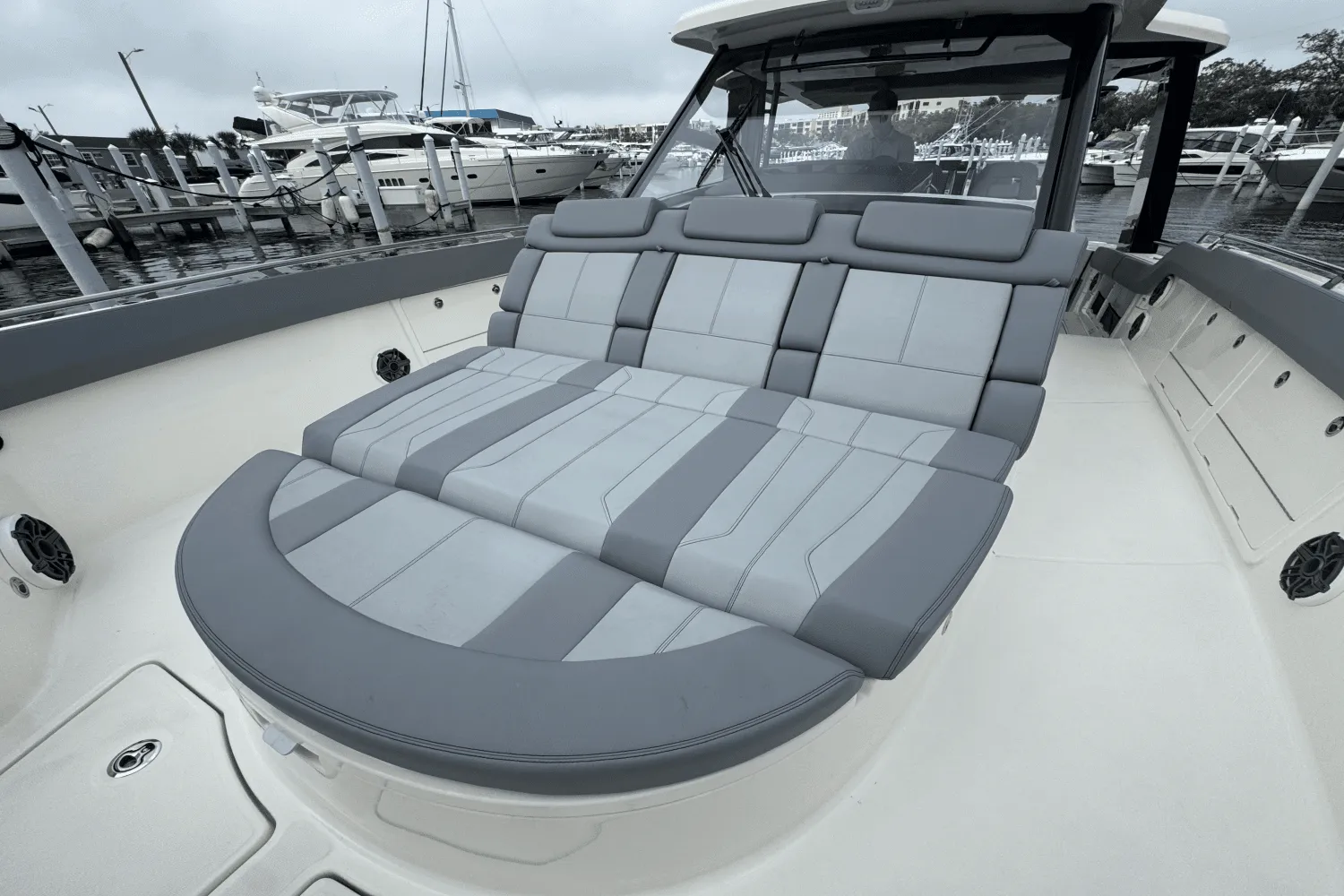 2025 Boston Whaler 420 Outrage Image Thumbnail #24