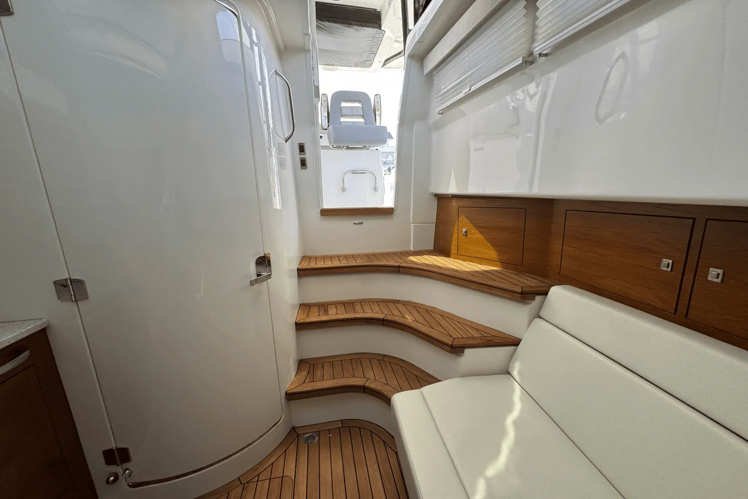 2025 Boston Whaler 420 Outrage Image Thumbnail #28