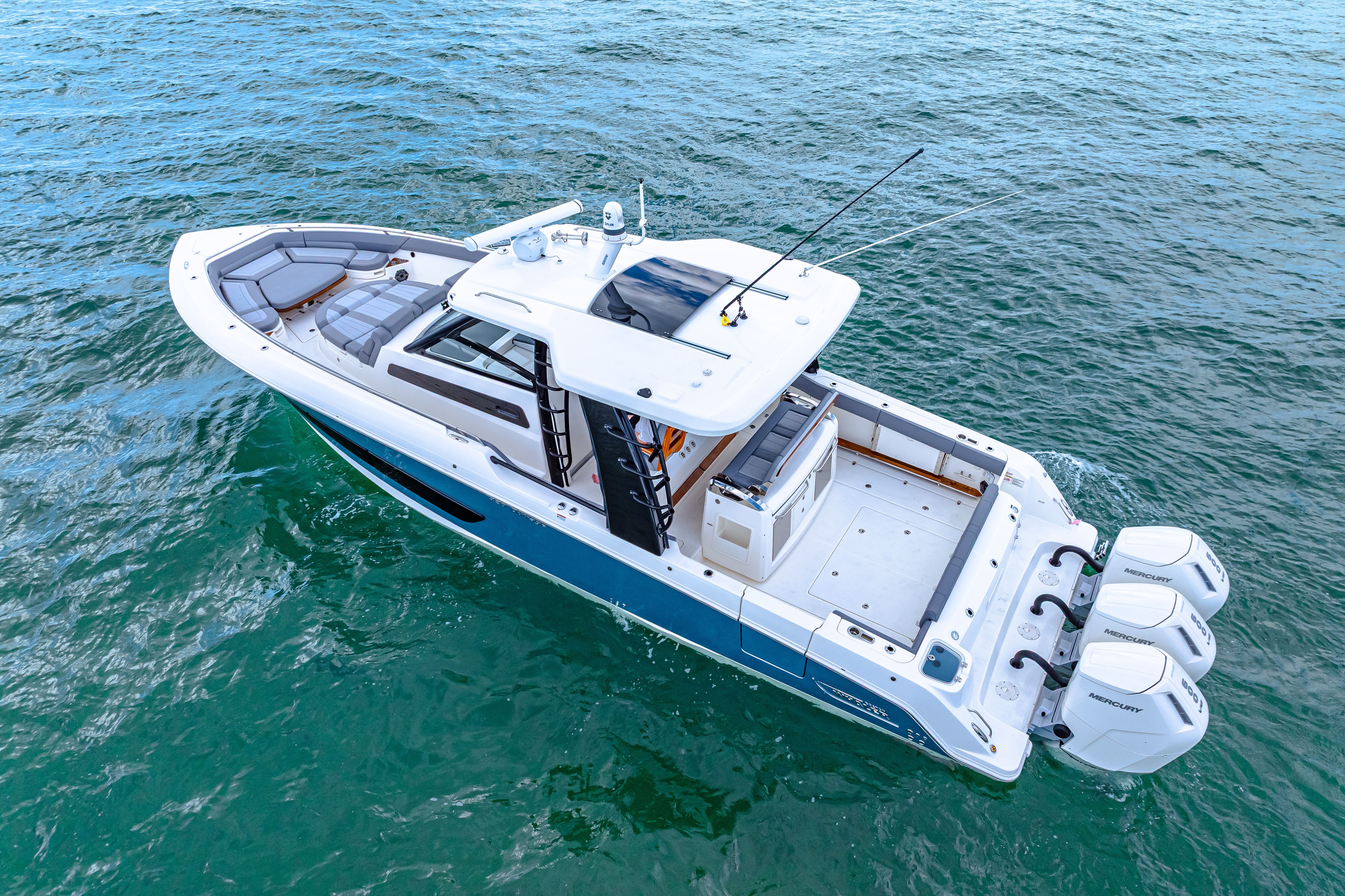 2025 Boston Whaler 420 Outrage Image Thumbnail #17