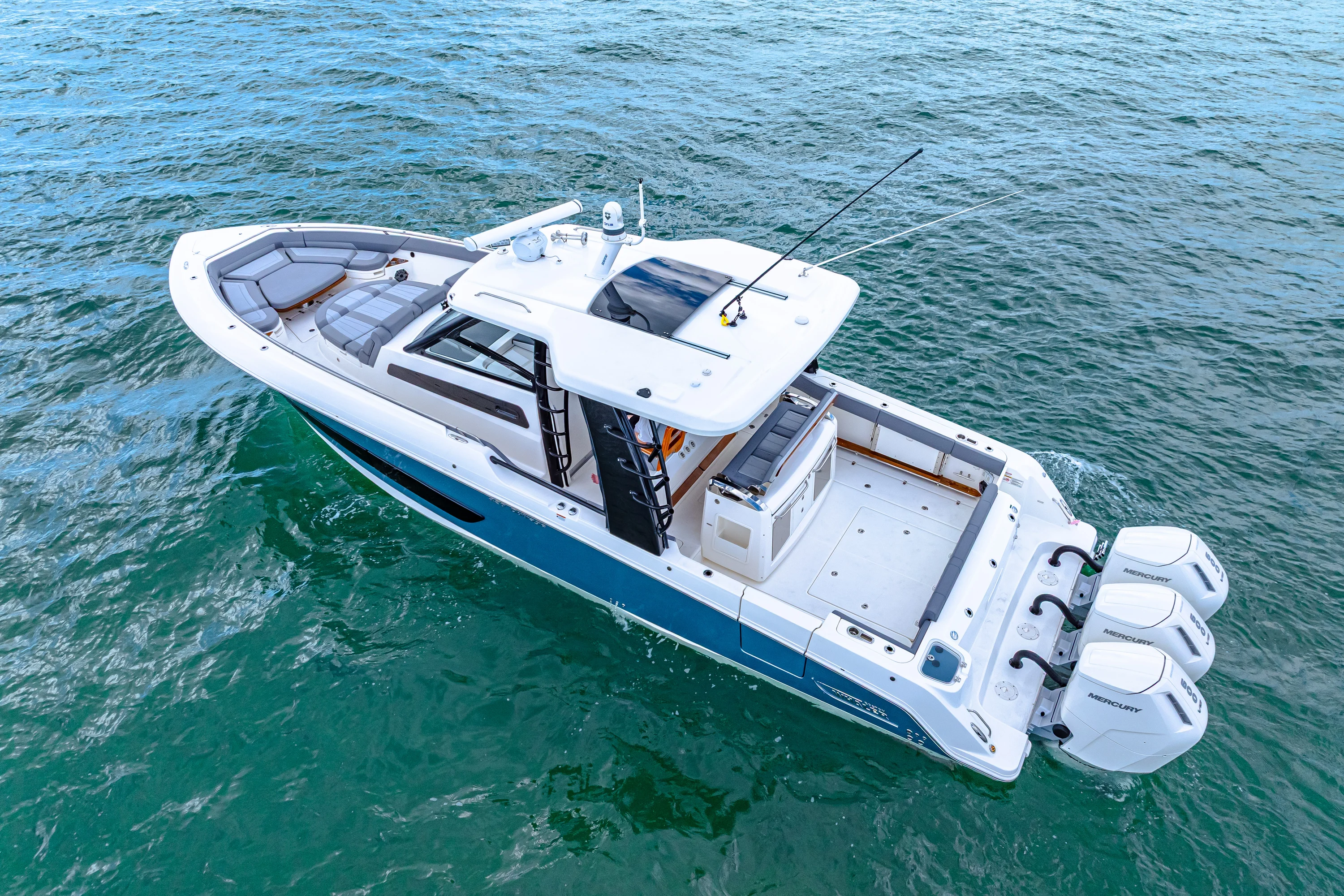 2025 Boston Whaler 420 Outrage Image Thumbnail #17