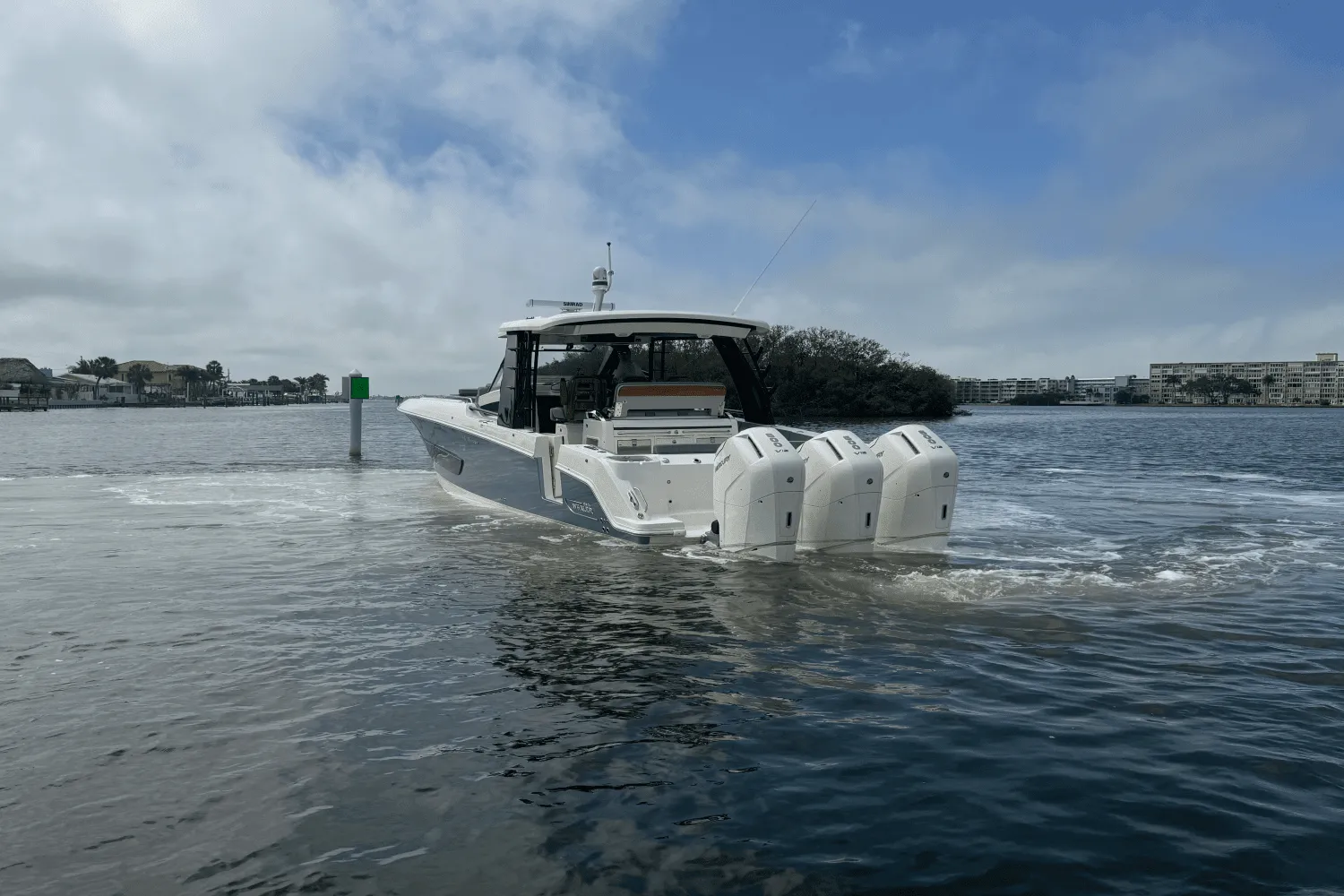 2025 Boston Whaler 420 Outrage Image Thumbnail #9