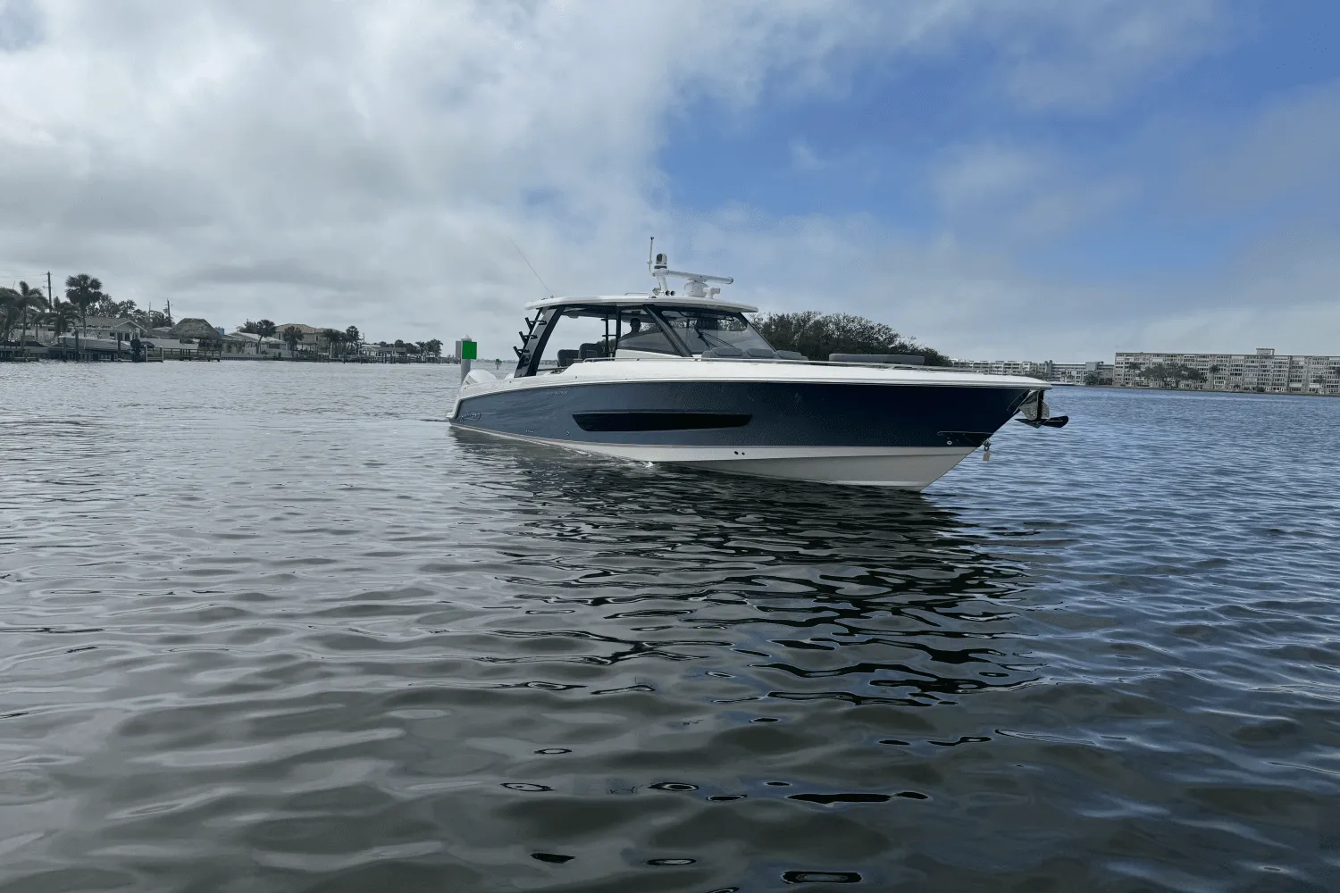 2025 Boston Whaler 420 Outrage Image Thumbnail #2