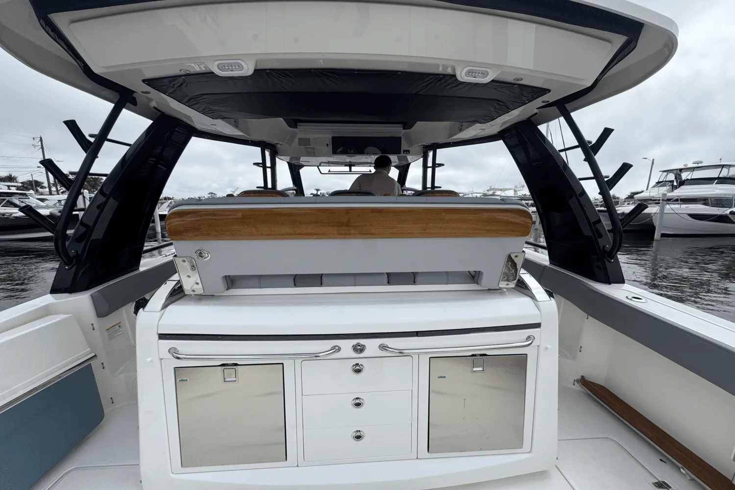 2025 Boston Whaler 420 Outrage Image Thumbnail #14