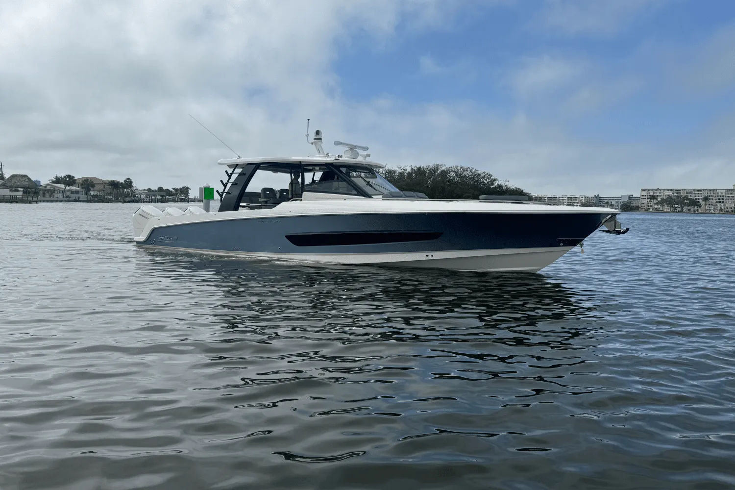 2025 Boston Whaler 420 Outrage