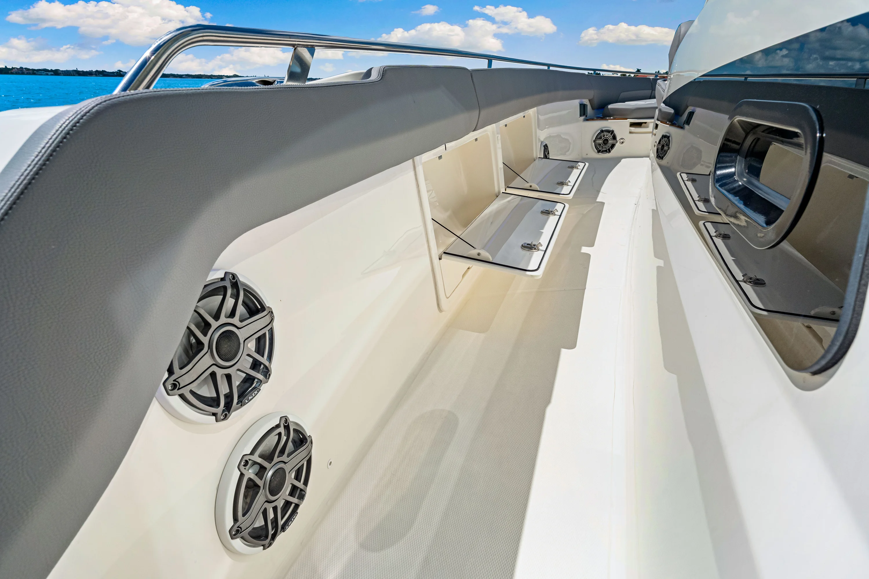 2025 Boston Whaler 420 Outrage Image Thumbnail #18