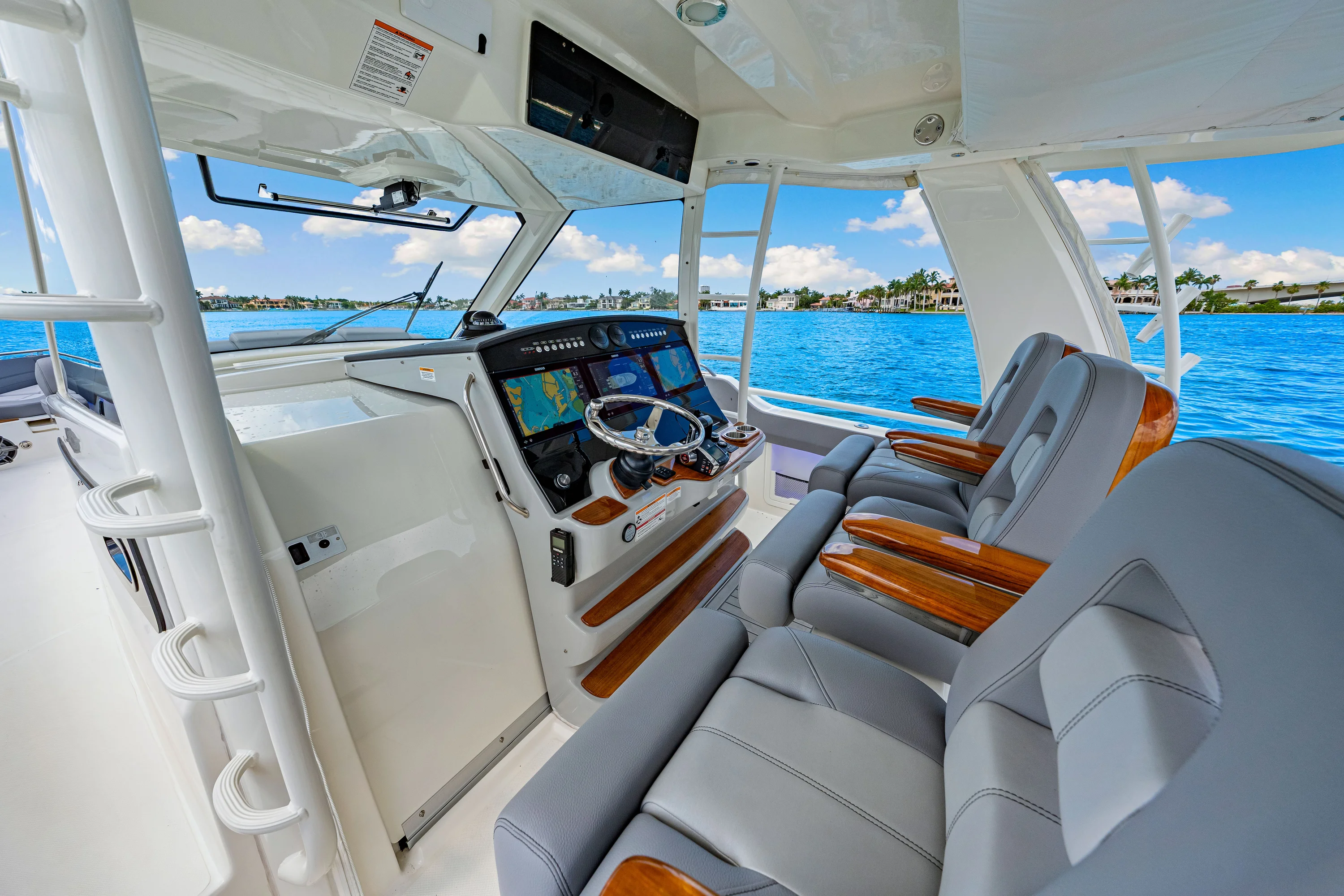 2025 Boston Whaler 420 Outrage Image Thumbnail #12