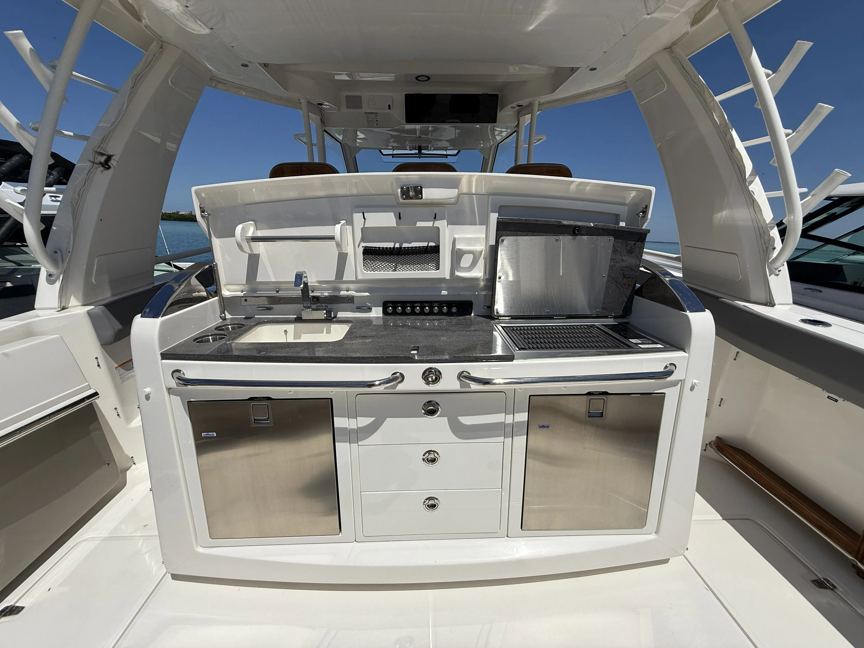 2025 Boston Whaler 420 Outrage Image Thumbnail #23