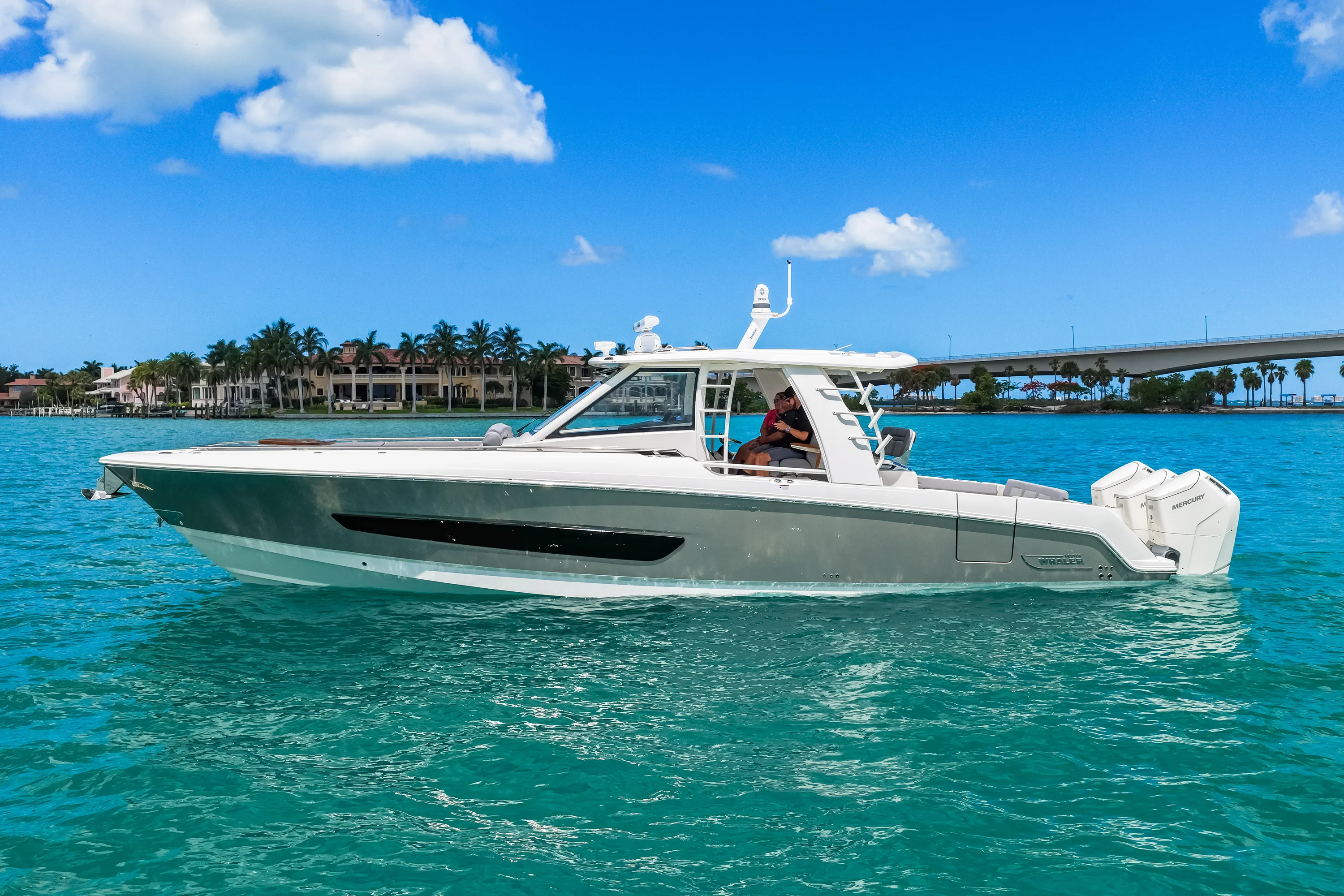2025 Boston Whaler 420 Outrage