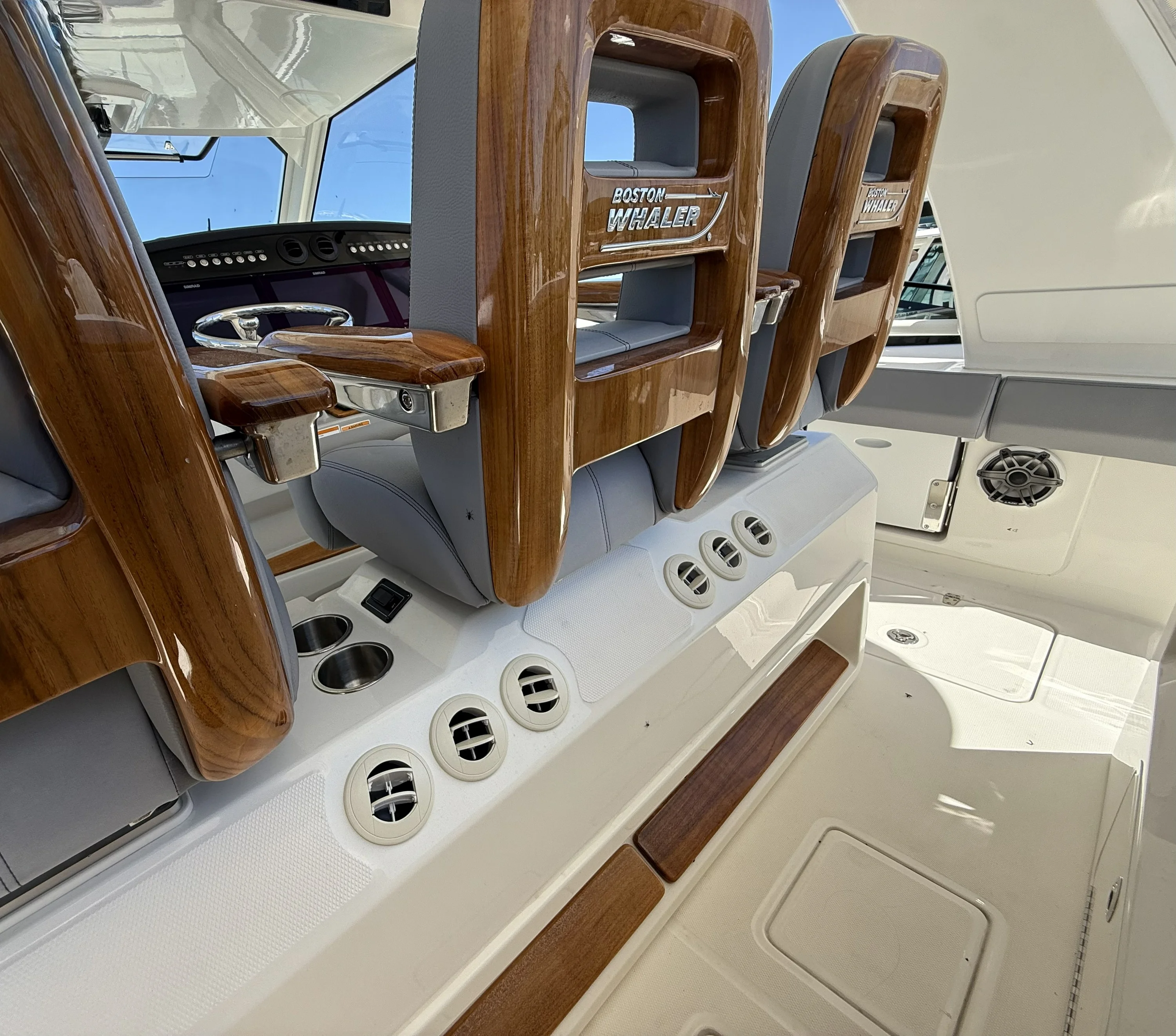 2025 Boston Whaler 420 Outrage Image Thumbnail #20