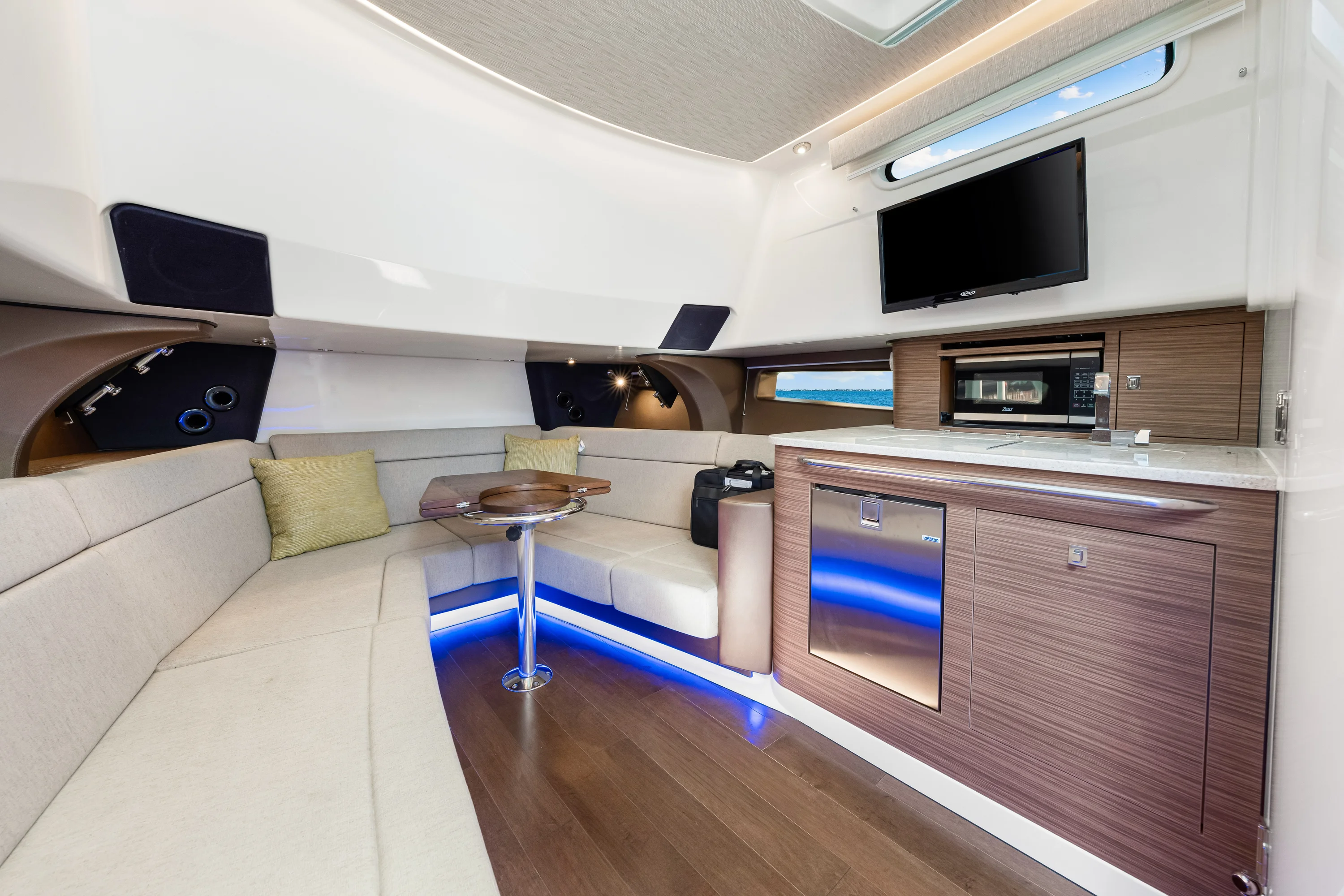 2025 Boston Whaler 420 Outrage Image Thumbnail #30