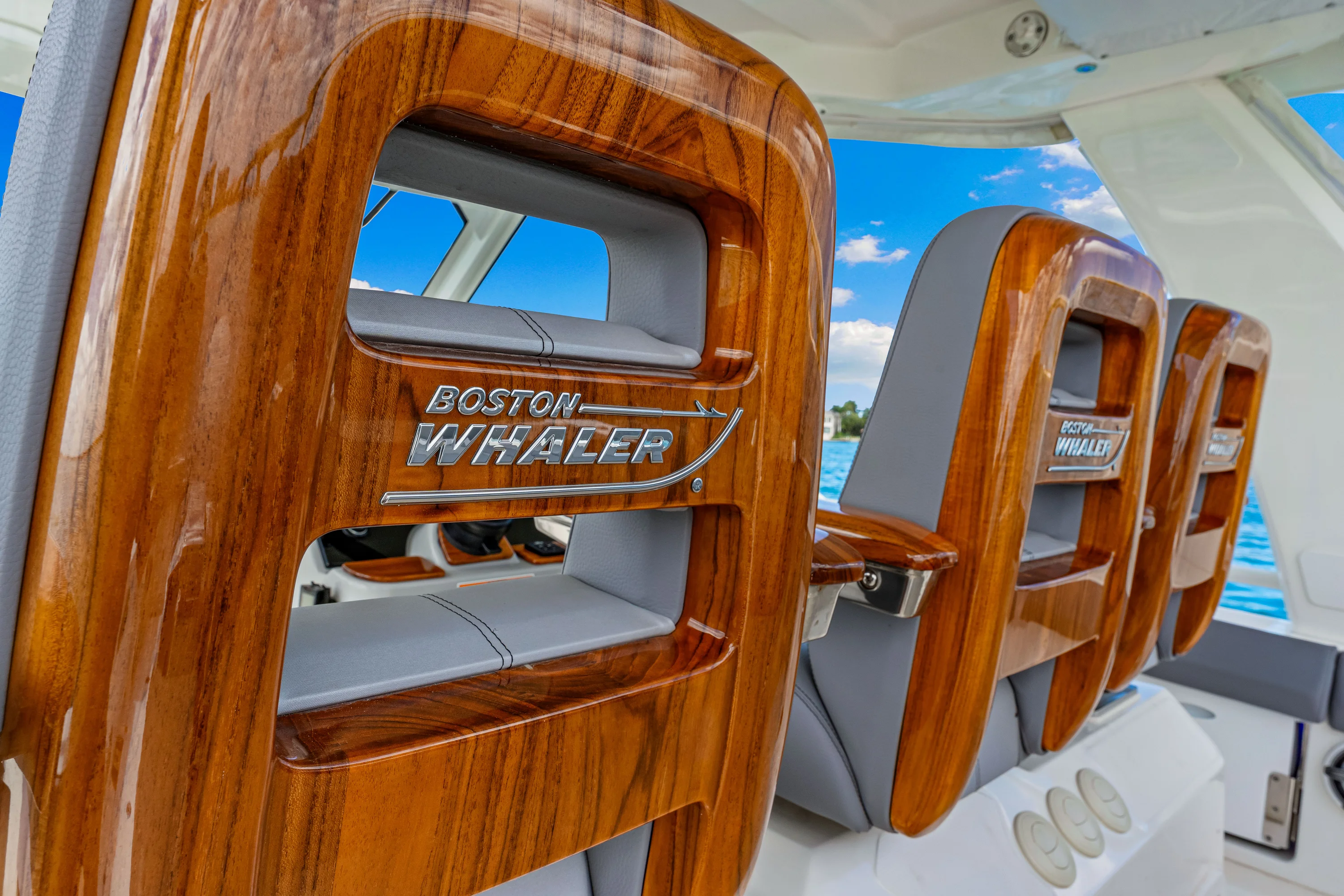 2025 Boston Whaler 420 Outrage Image Thumbnail #15