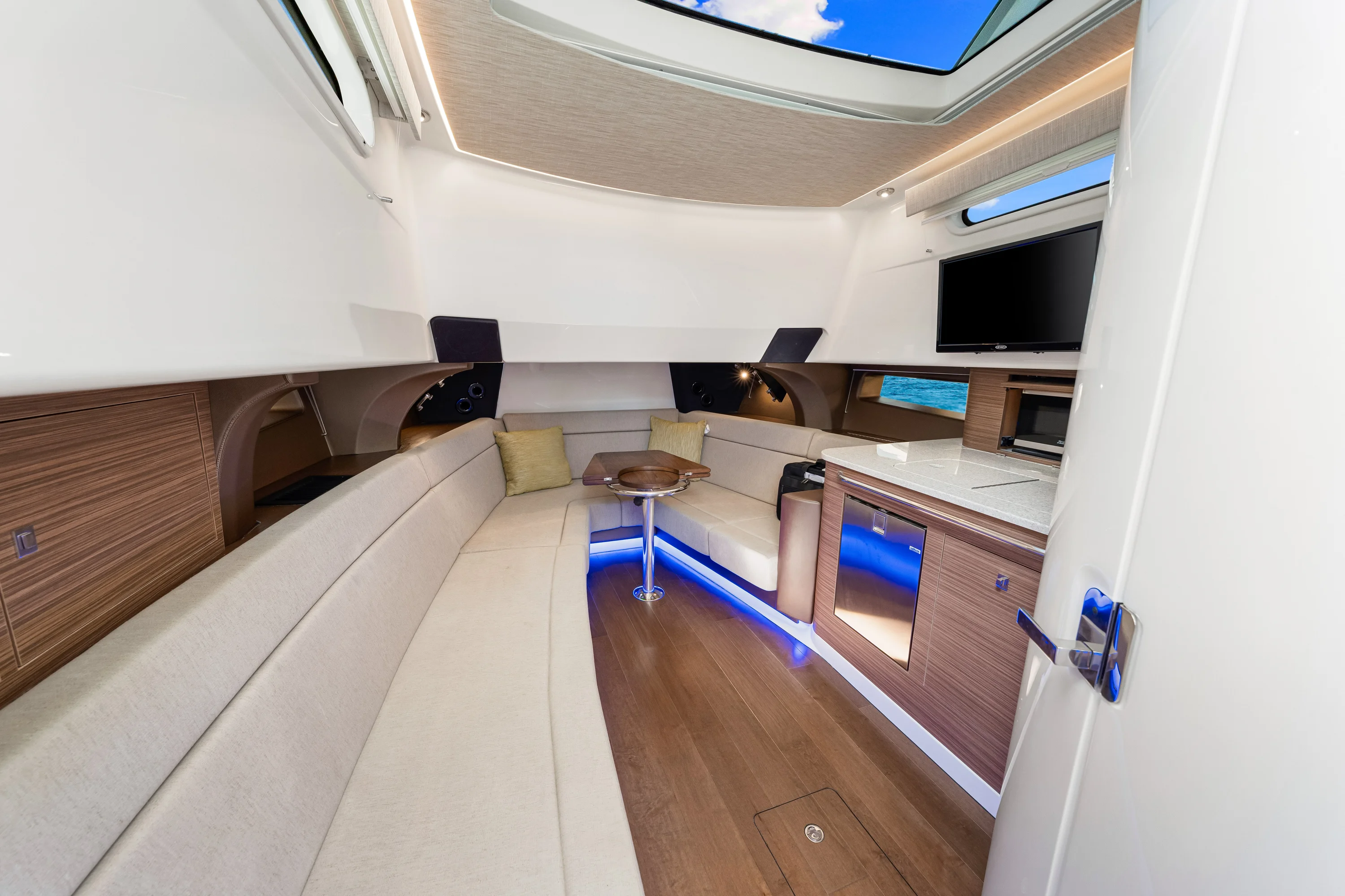2025 Boston Whaler 420 Outrage Image Thumbnail #29