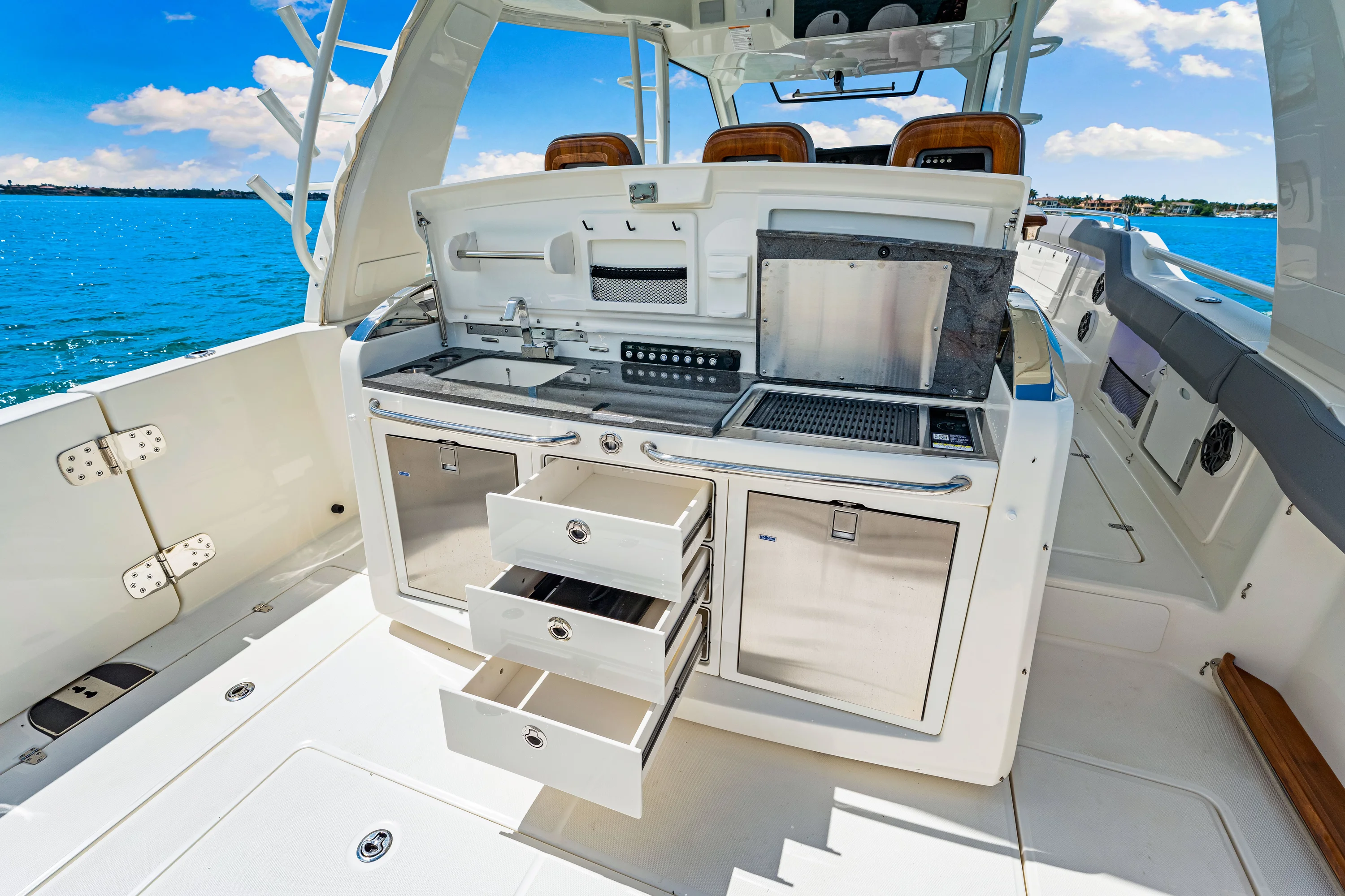 2025 Boston Whaler 420 Outrage Image Thumbnail #51